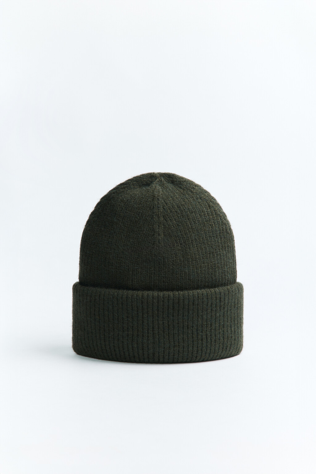 Шапка-бини вязаная в рубчик - цвет темно-оливковый - 1