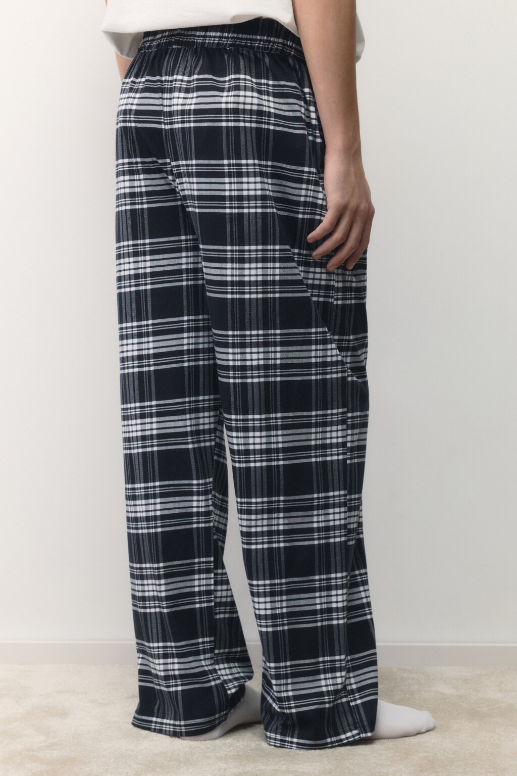 Брюки пижамные с принтом в клетку - цвет черный - 4