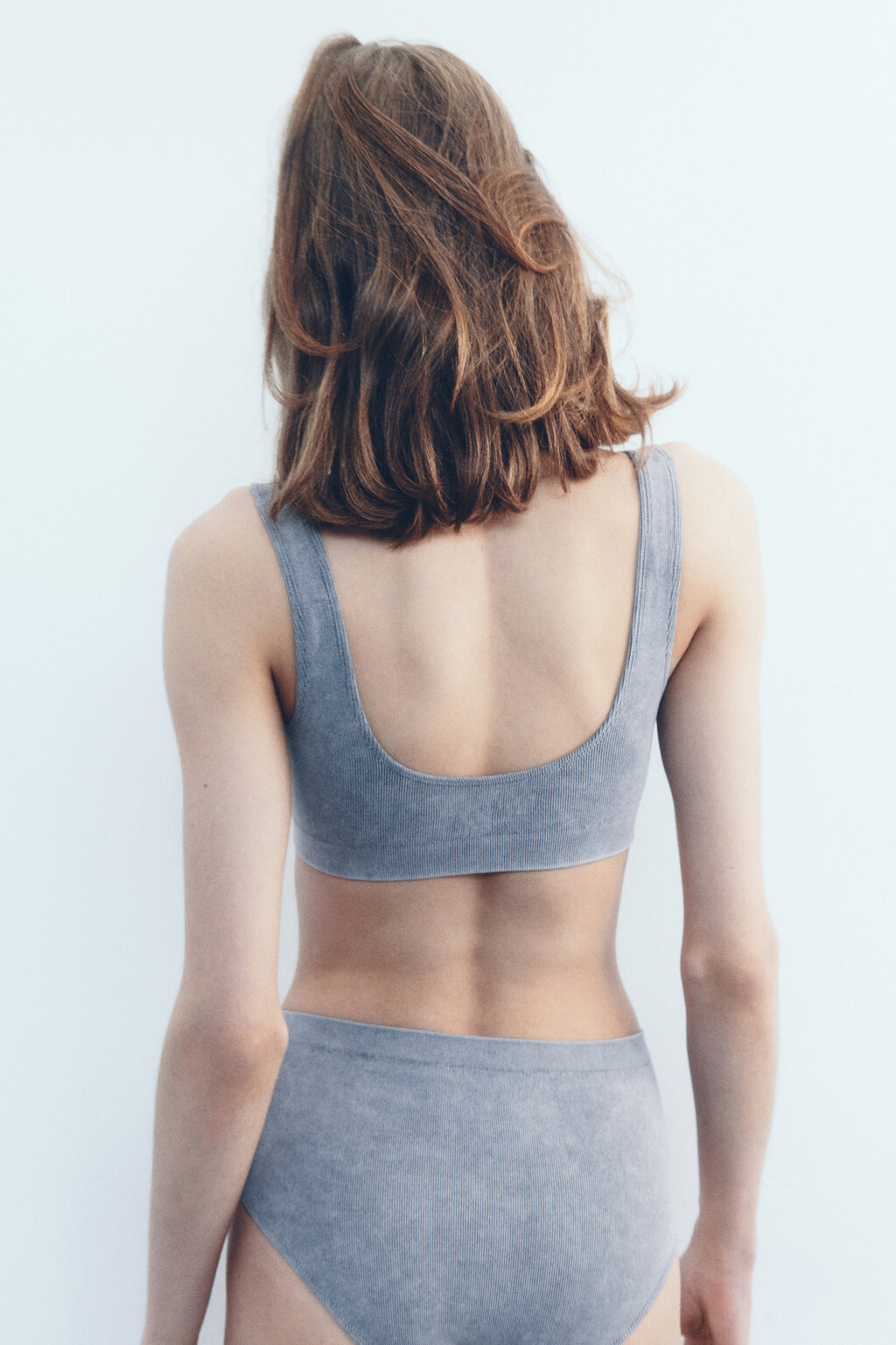 Бюстгальтер-топ бесшовный в рубчик - цвет серый - 4