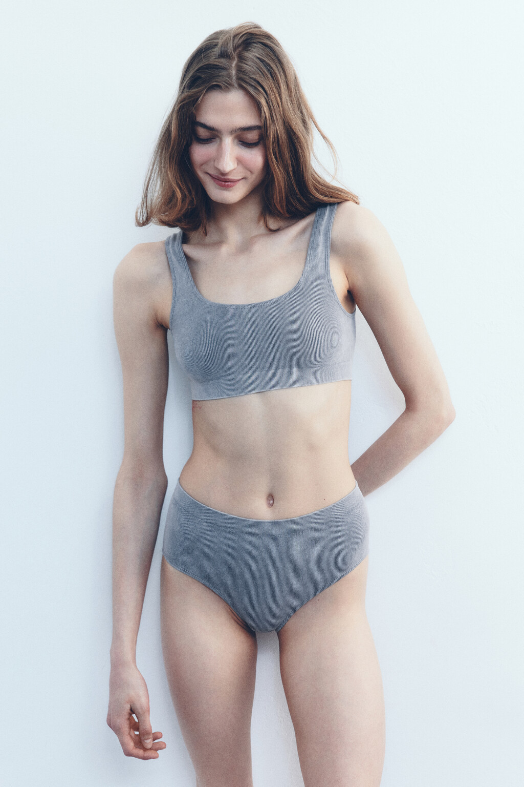 Бюстгальтер-топ бесшовный в рубчик - цвет серый - 5