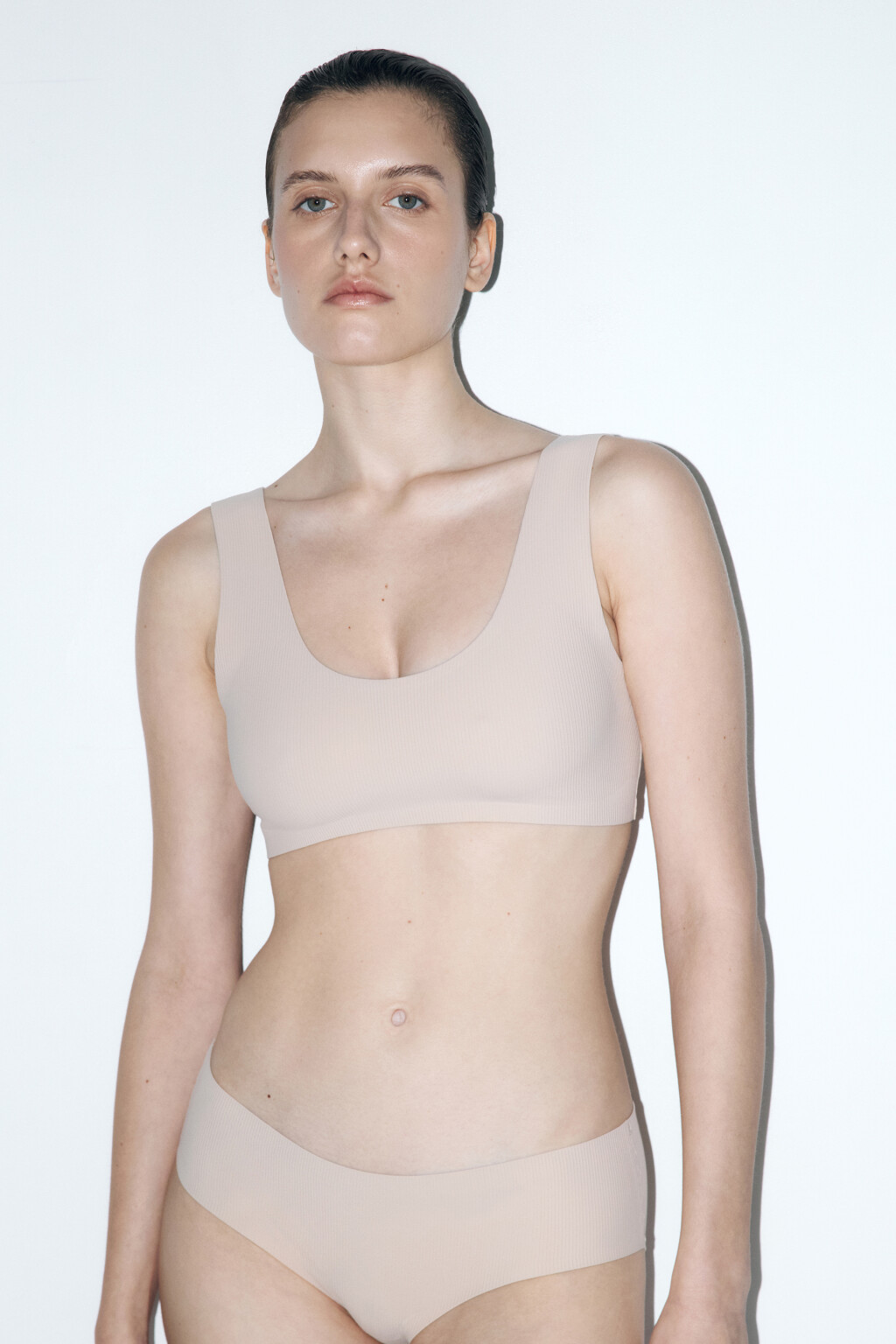 Бюстгальтер-топ бесшовный с формованной чашкой - цвет бежевый - 2