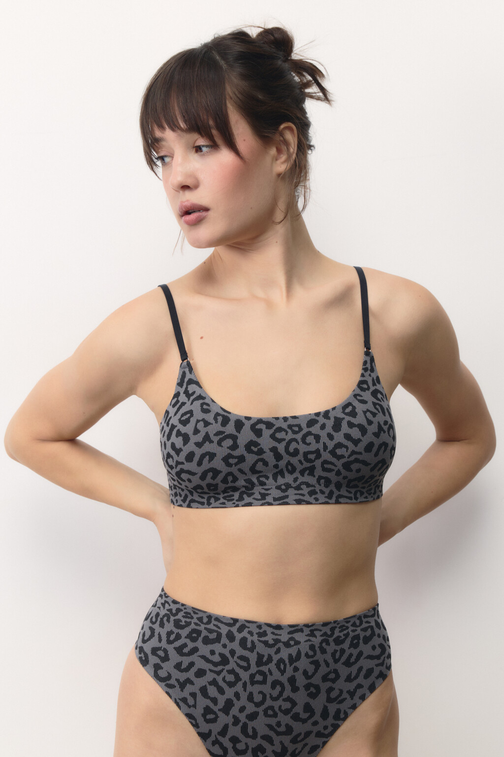 Бюстгальтер-топ бесшовный в рубчик с принтом - цвет серый - 2