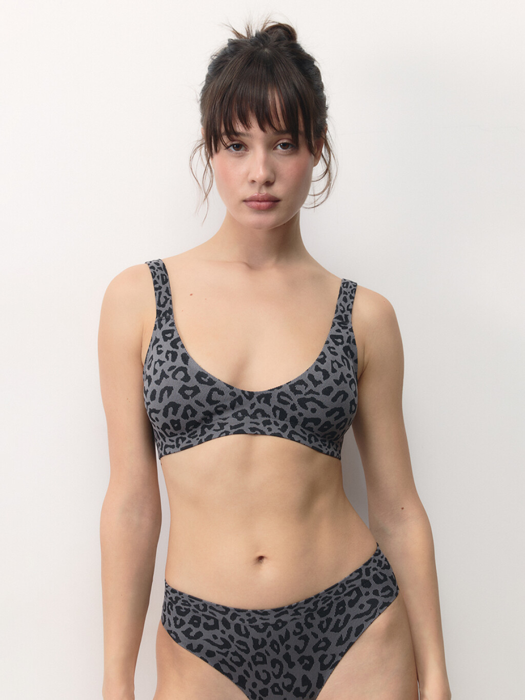 Бюстгальтер-топ бесшовный в рубчик с принтом - цвет серый - 2