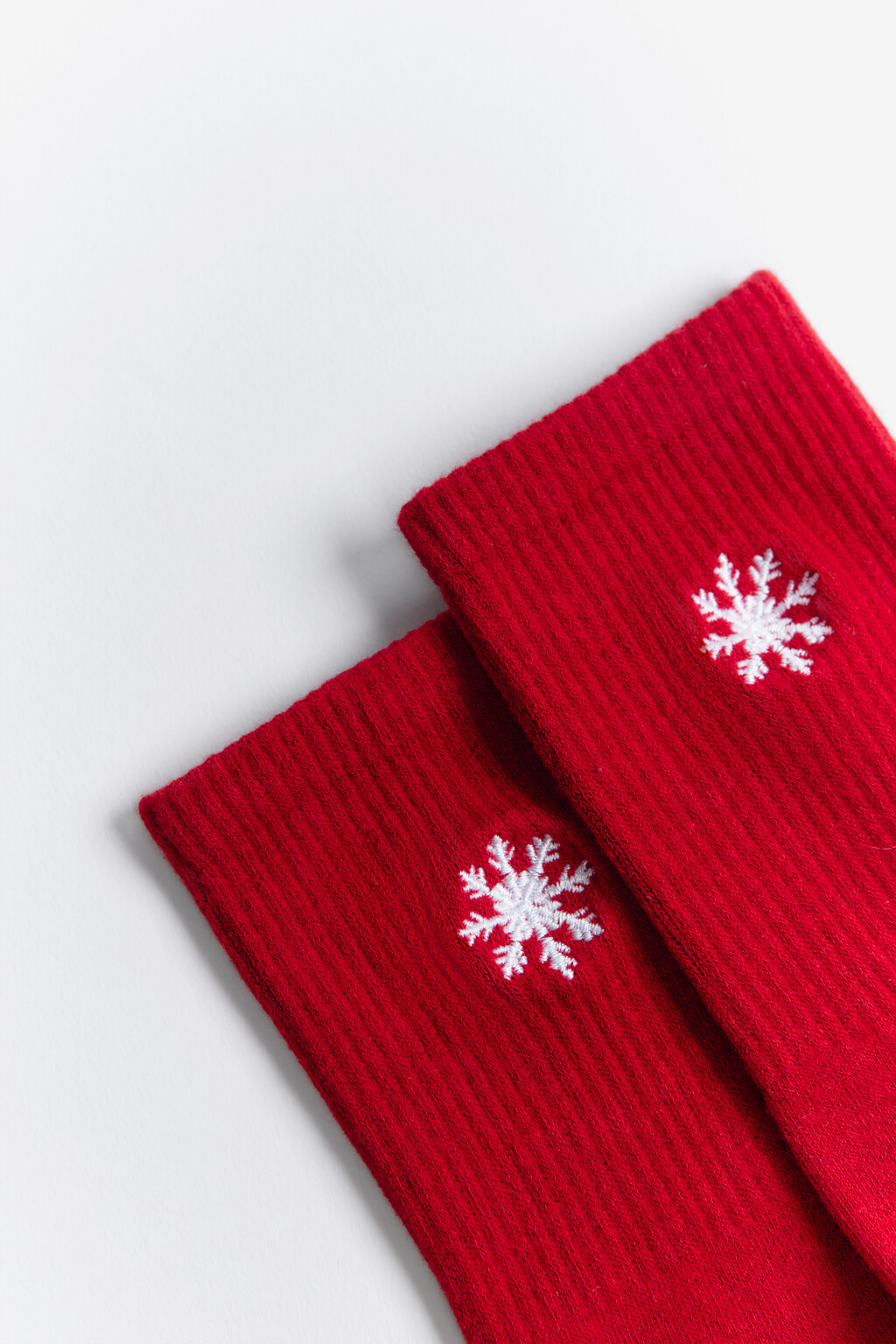 Носки высокие с рождественской вышивкой - цвет красный - 2