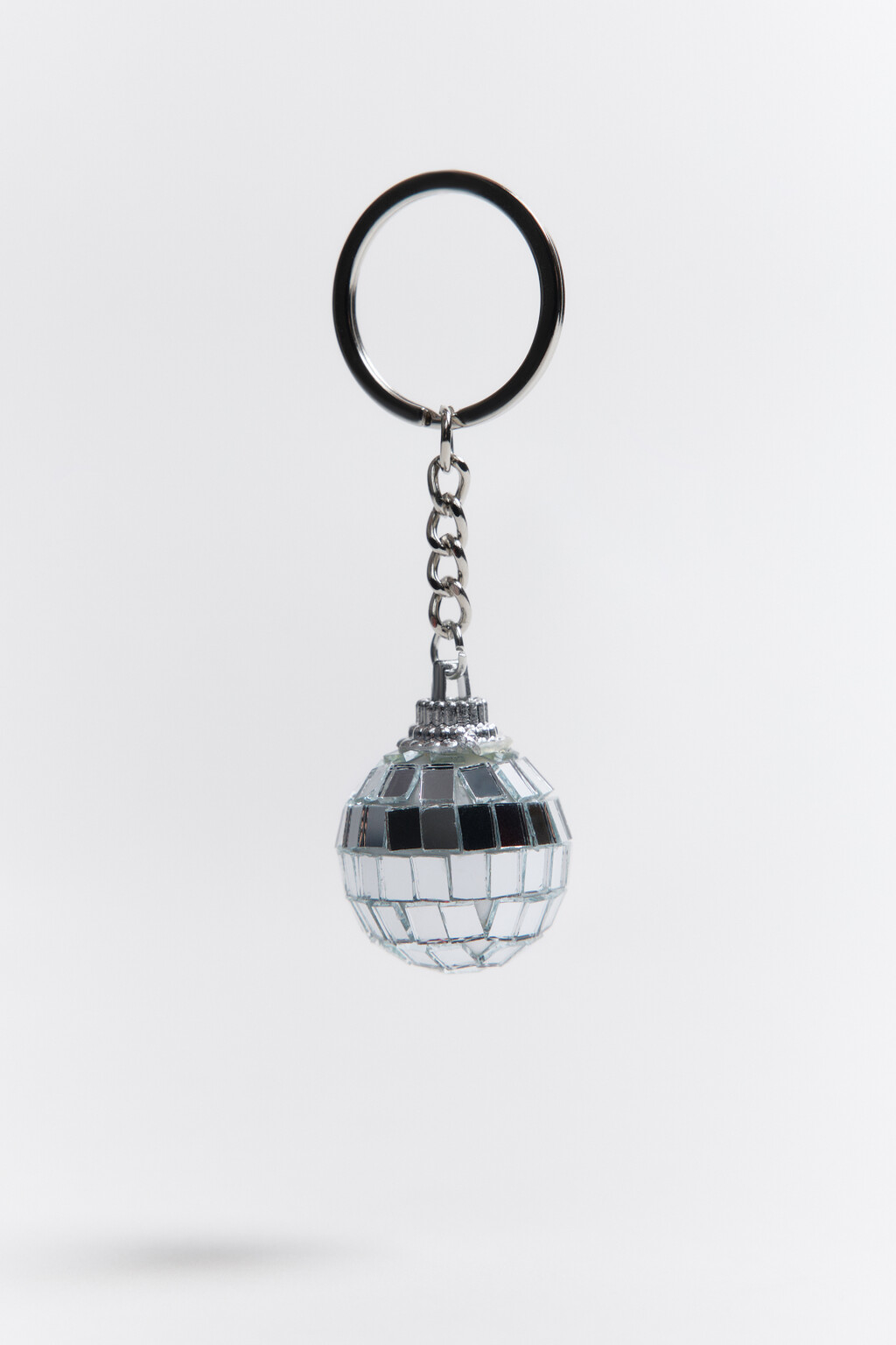 Брелок с подвеской в виде диско-шара - цвет серый - 1