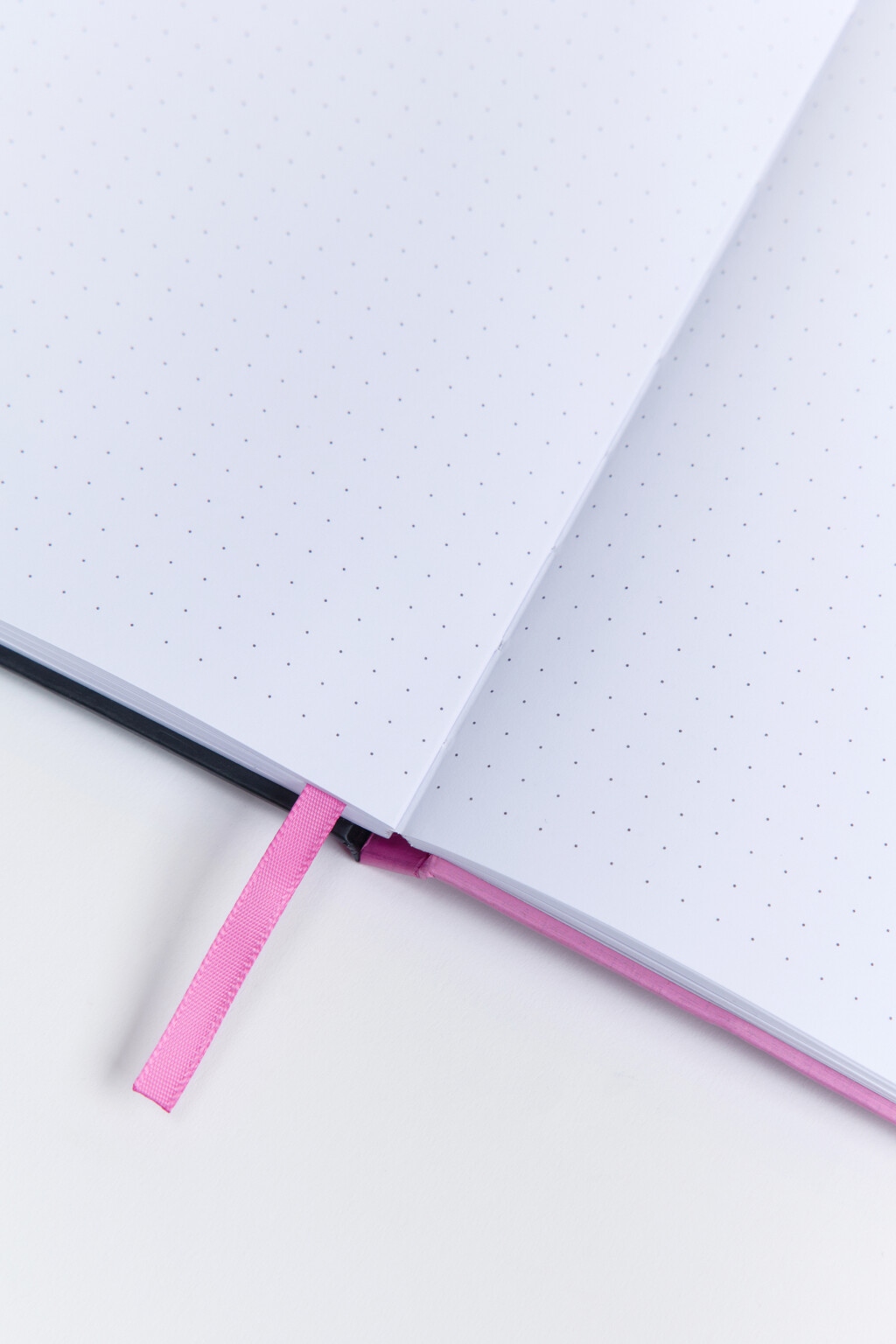 Блокнот с принтом и закладкой - цвет белый - 2