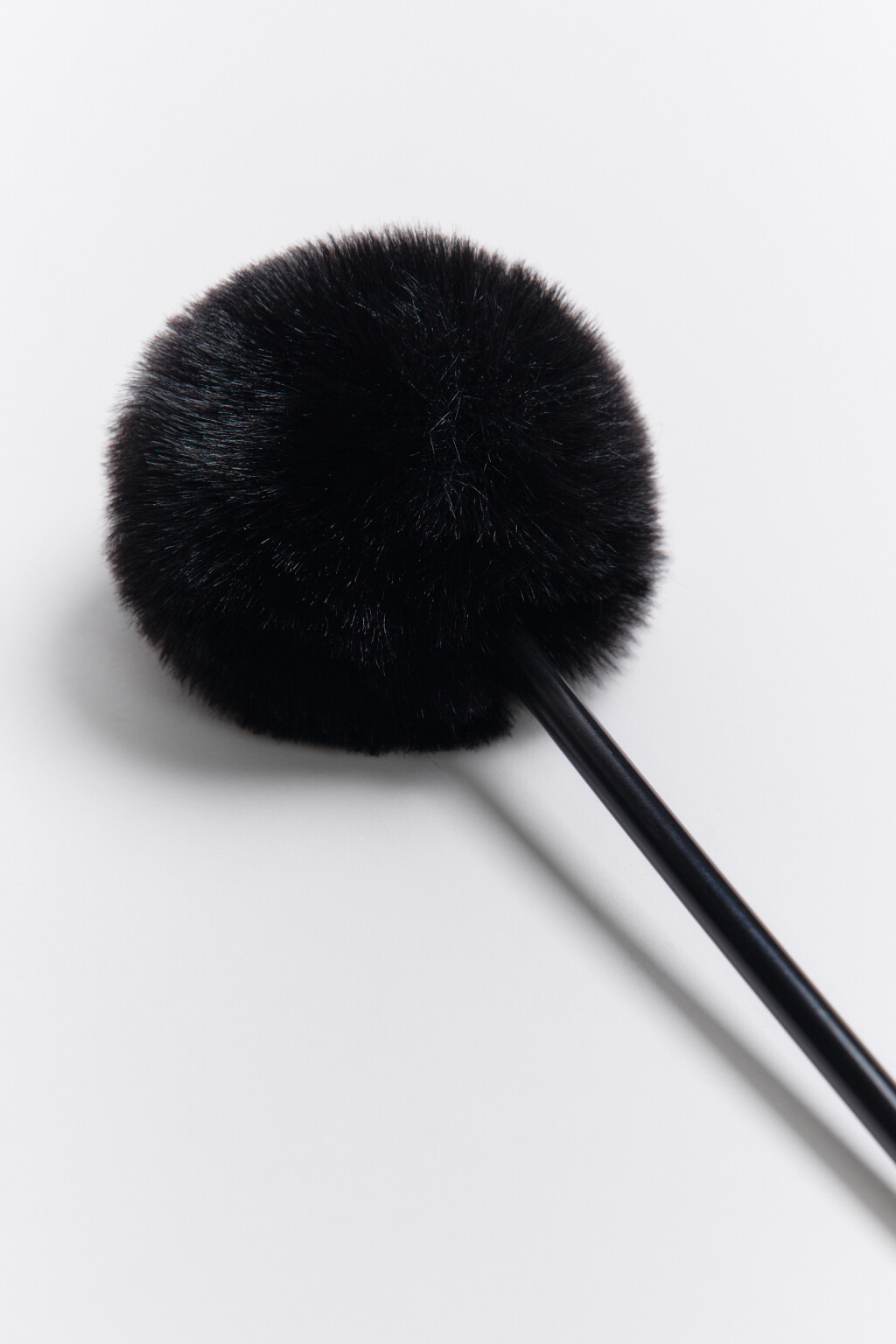 Ручка шариковая с пушистой отделкой - цвет черный - 2