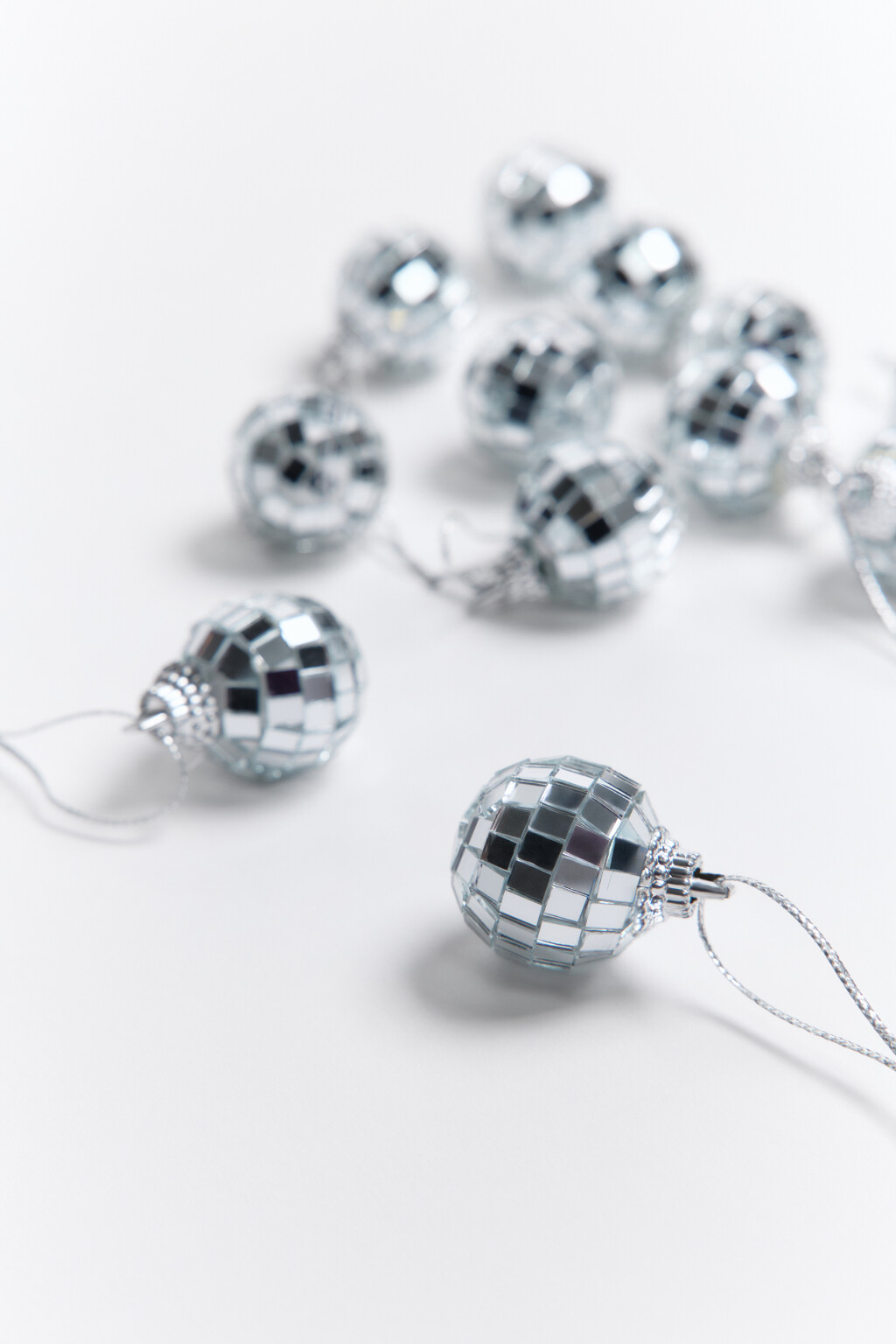 Набор елочных украшений (12 штук) - цвет серый - 2