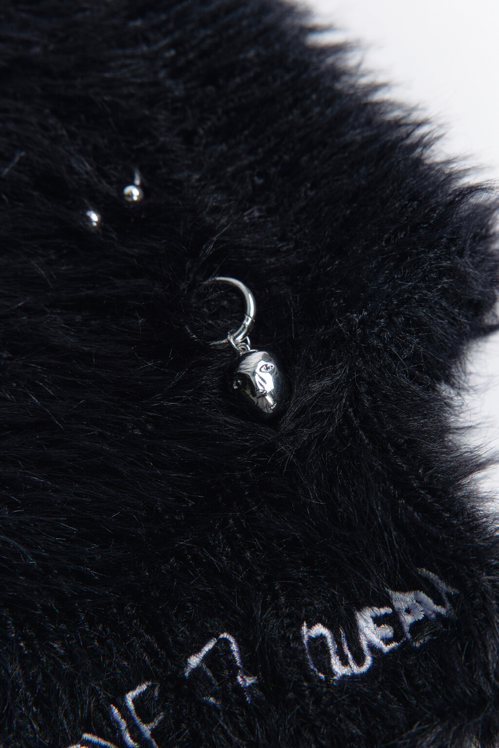 Балаклава пушистая с пирсингом - цвет черный - 2