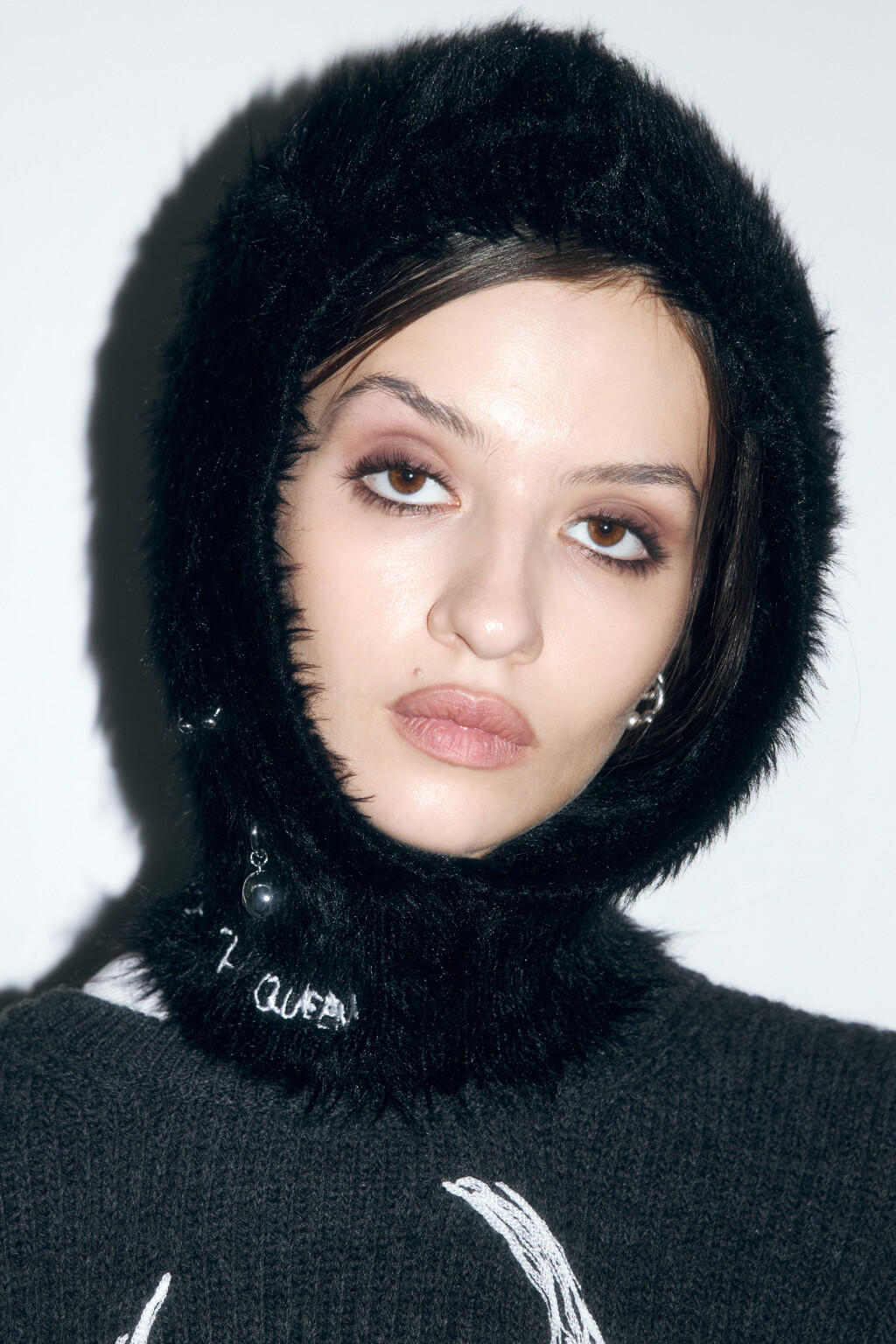 Балаклава пушистая с пирсингом - цвет черный - 5