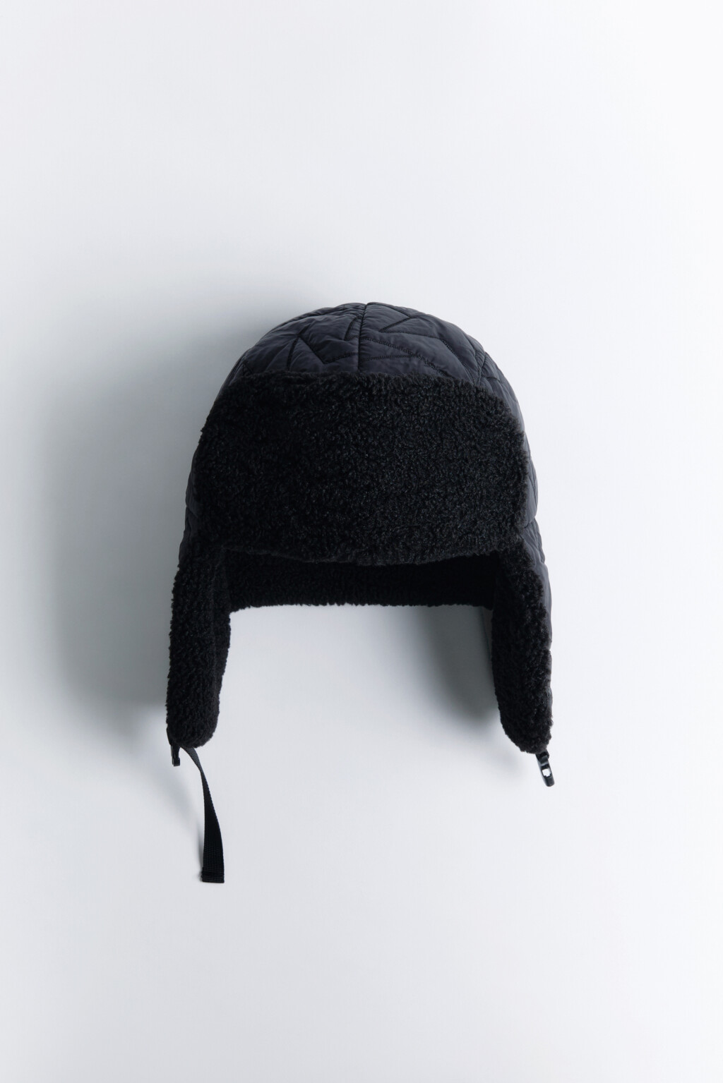 Шапка-ушанка утепленная с пряжкой - цвет черный - 1
