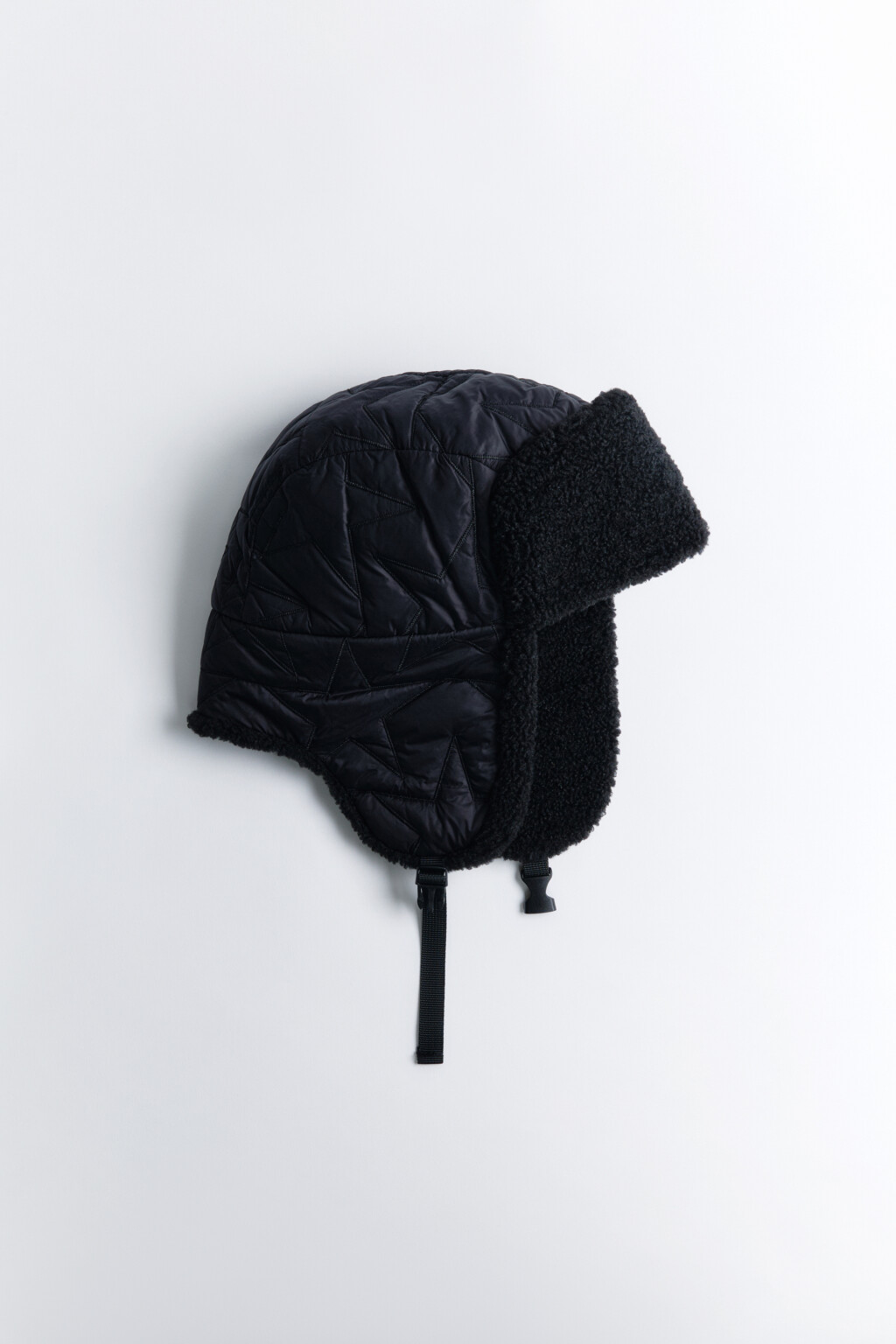 Шапка-ушанка утепленная с пряжкой - цвет черный - 2