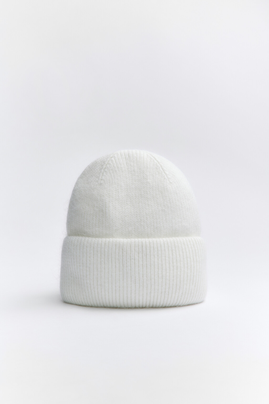 Шапка-бини вязаная с ангорской шерстью - цвет молочный - 1