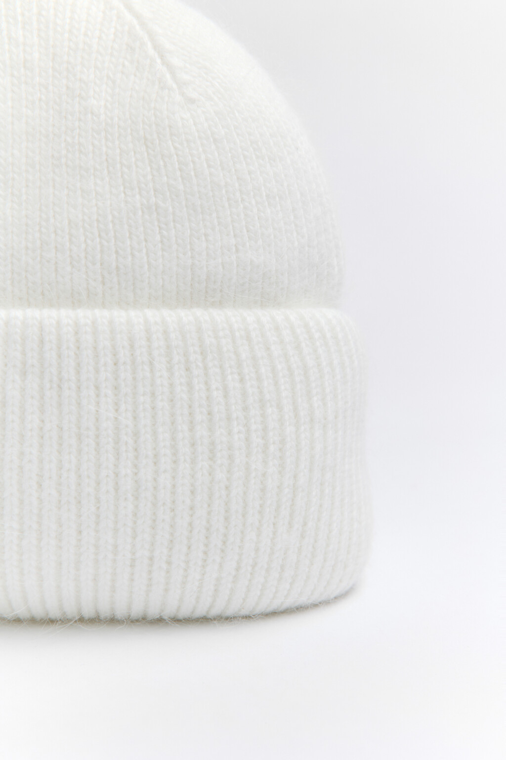 Шапка-бини вязаная с ангорской шерстью - цвет молочный - 2