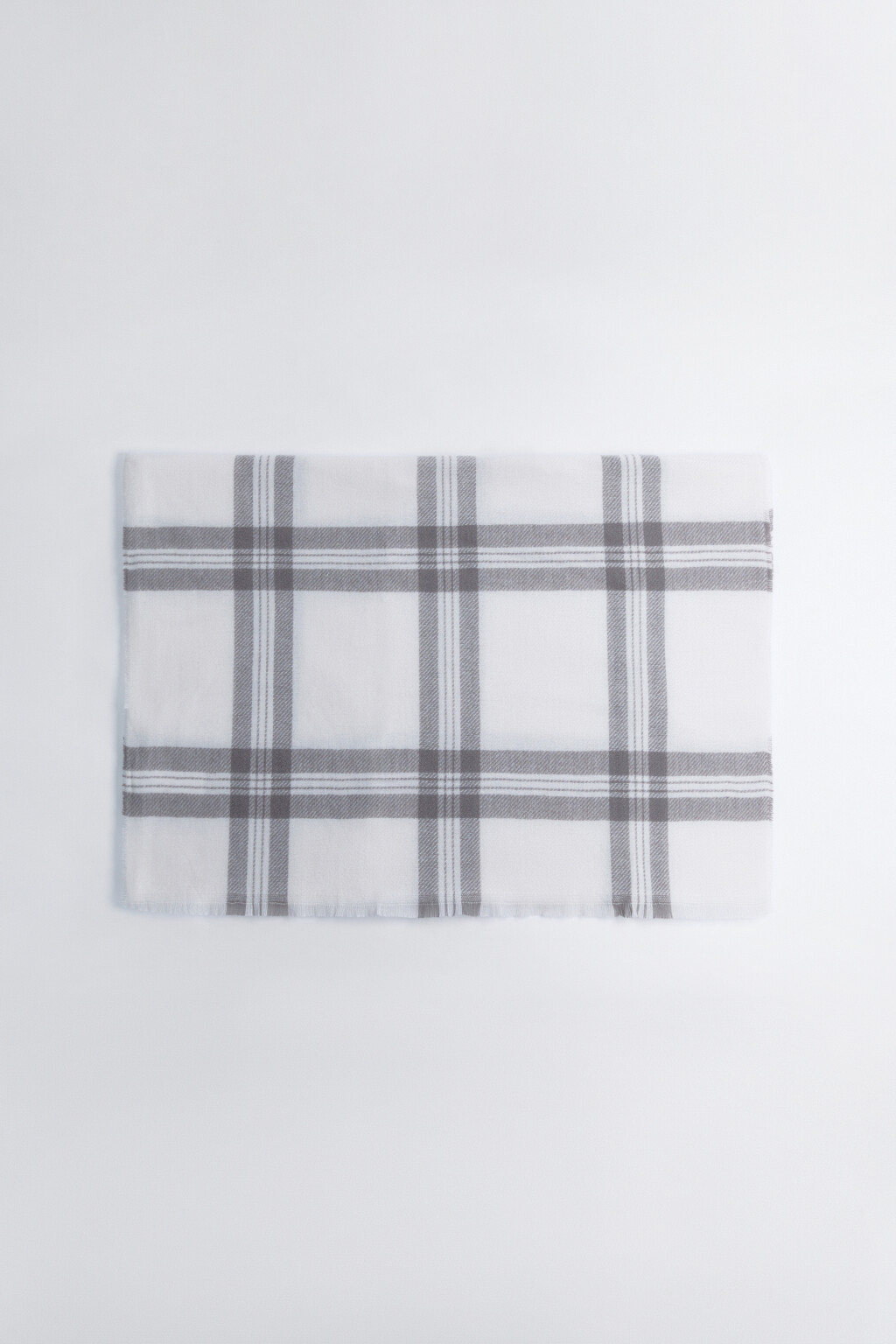 Шарф тонкой вязки в крупную клетку - цвет серый - 1