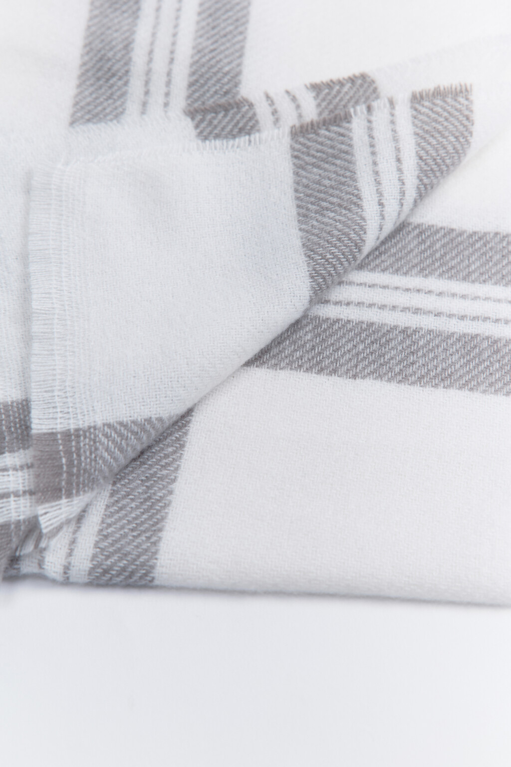 Шарф тонкой вязки в крупную клетку - цвет серый - 2