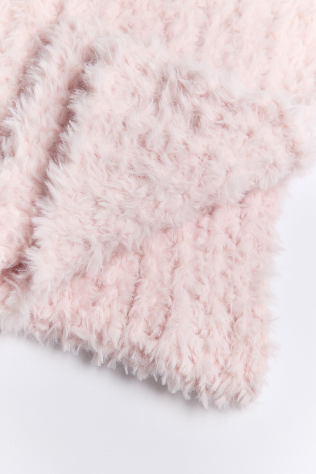 Шарф вязаный из пушистой пряжи - цвет розовый - 2