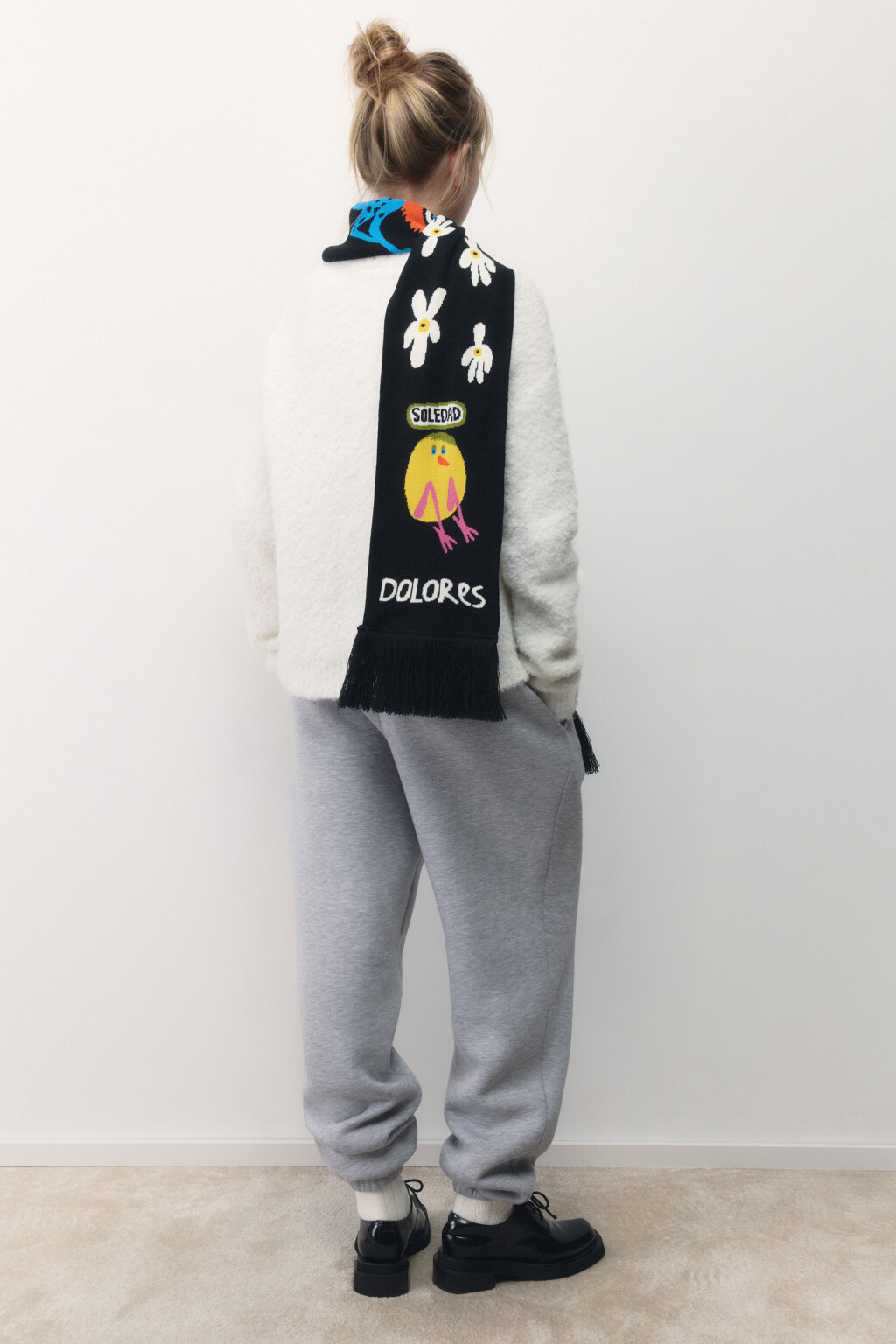 Шарф с бахромой и принтом с надписями - цвет черный - 2