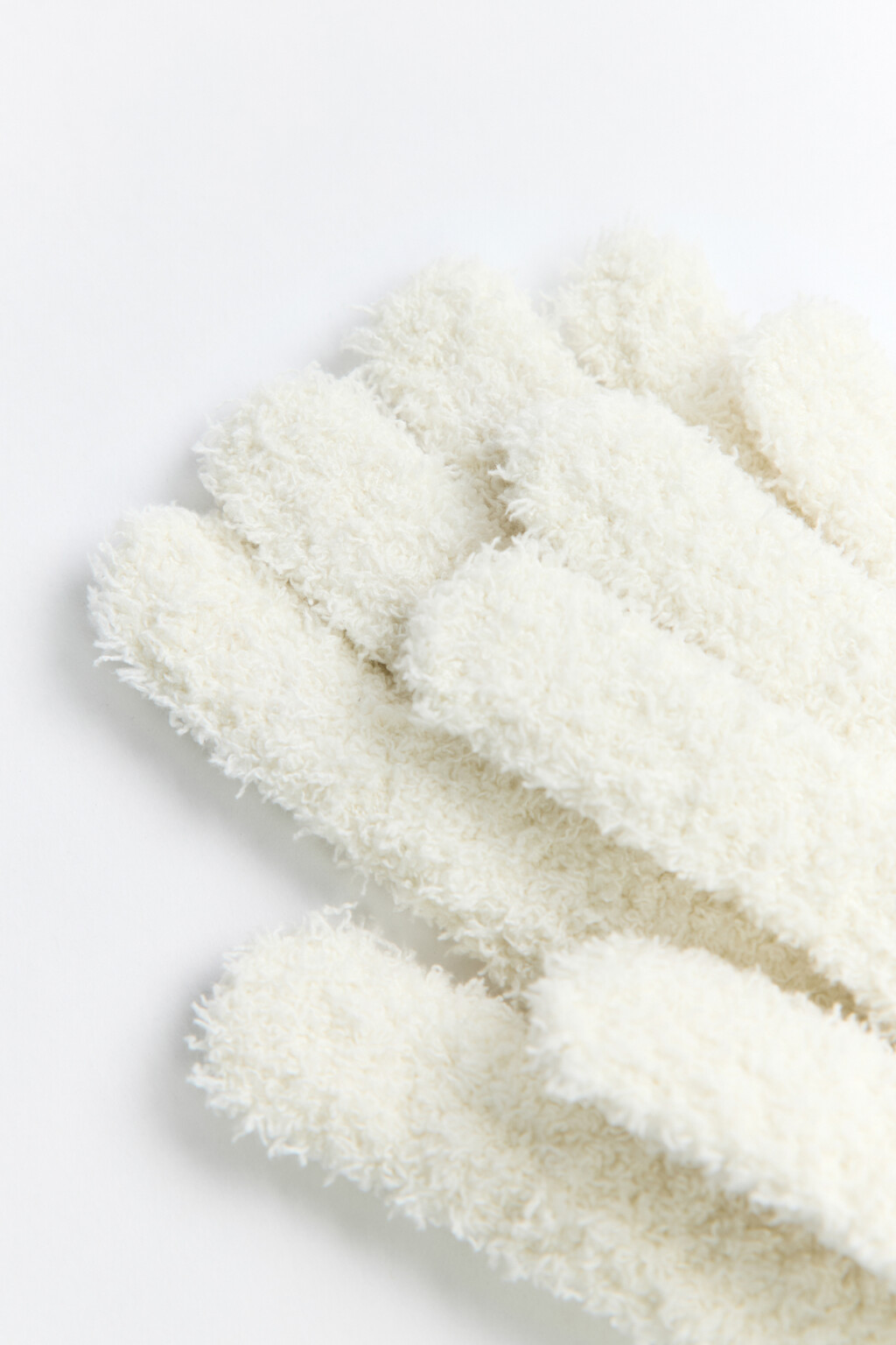 Перчатки вязаные пушистые - цвет молочный - 2