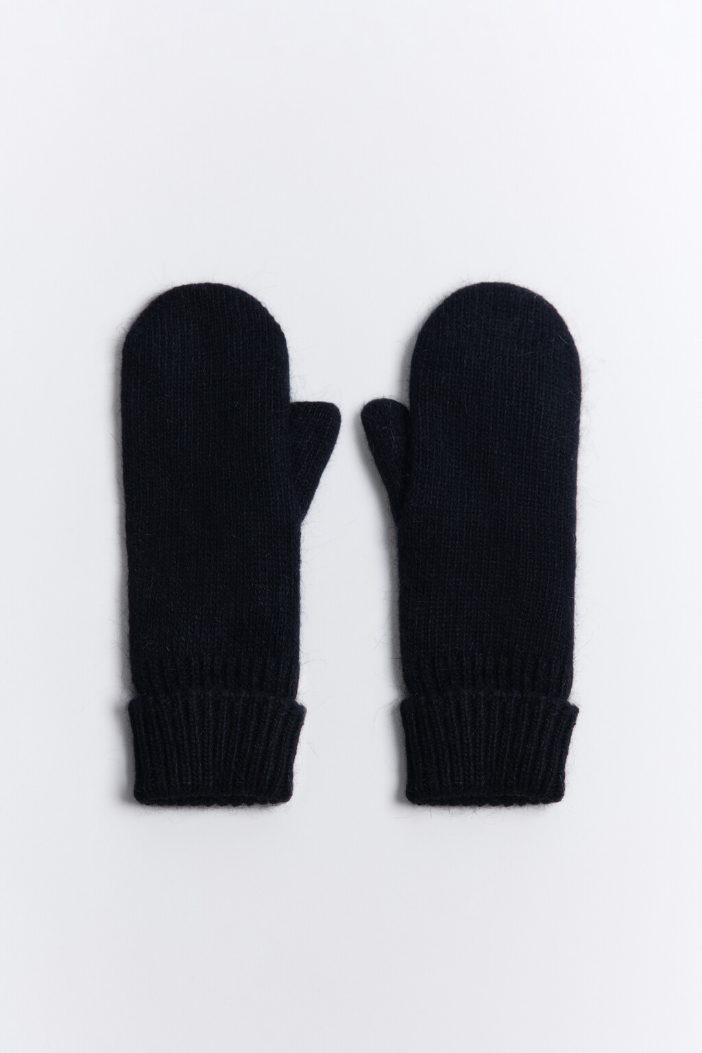 Варежки вязаные с ангорской шерстью - цвет черный - 1