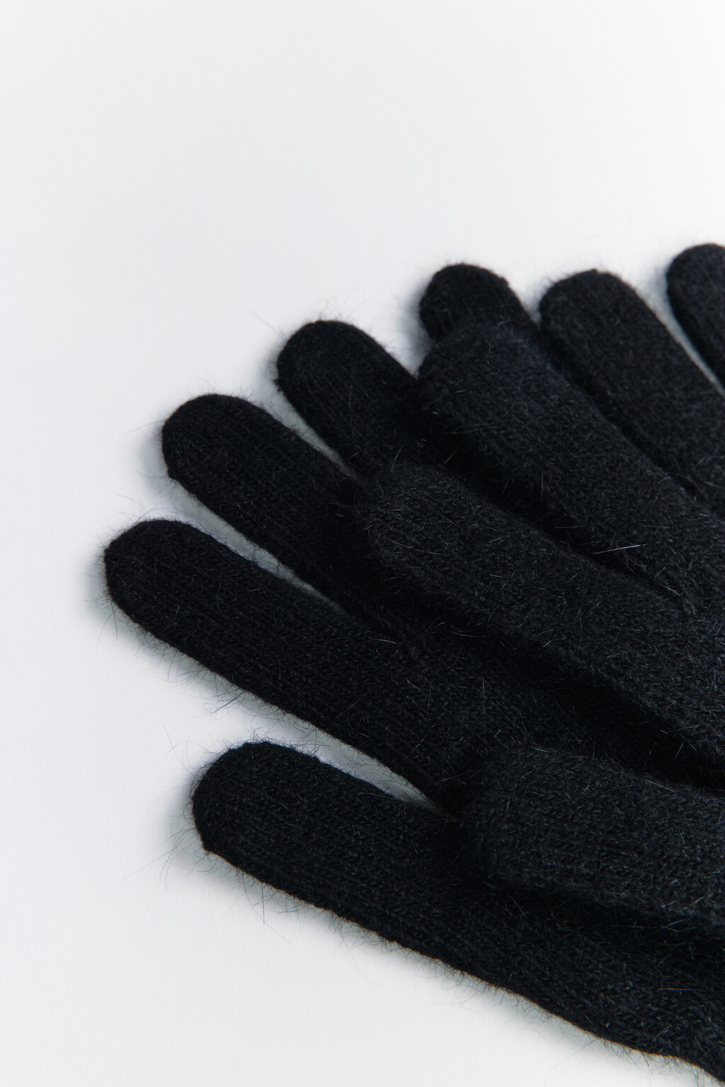Перчатки вязаные с кроличьей шерстью - цвет черный - 2