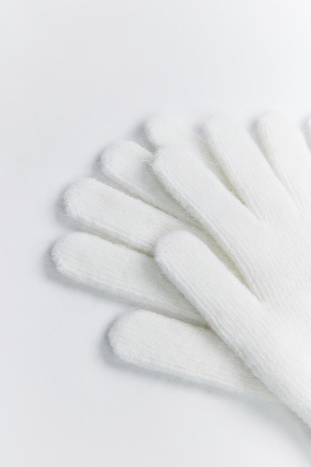 Перчатки вязаные с кроличьей шерстью - цвет молочный - 2