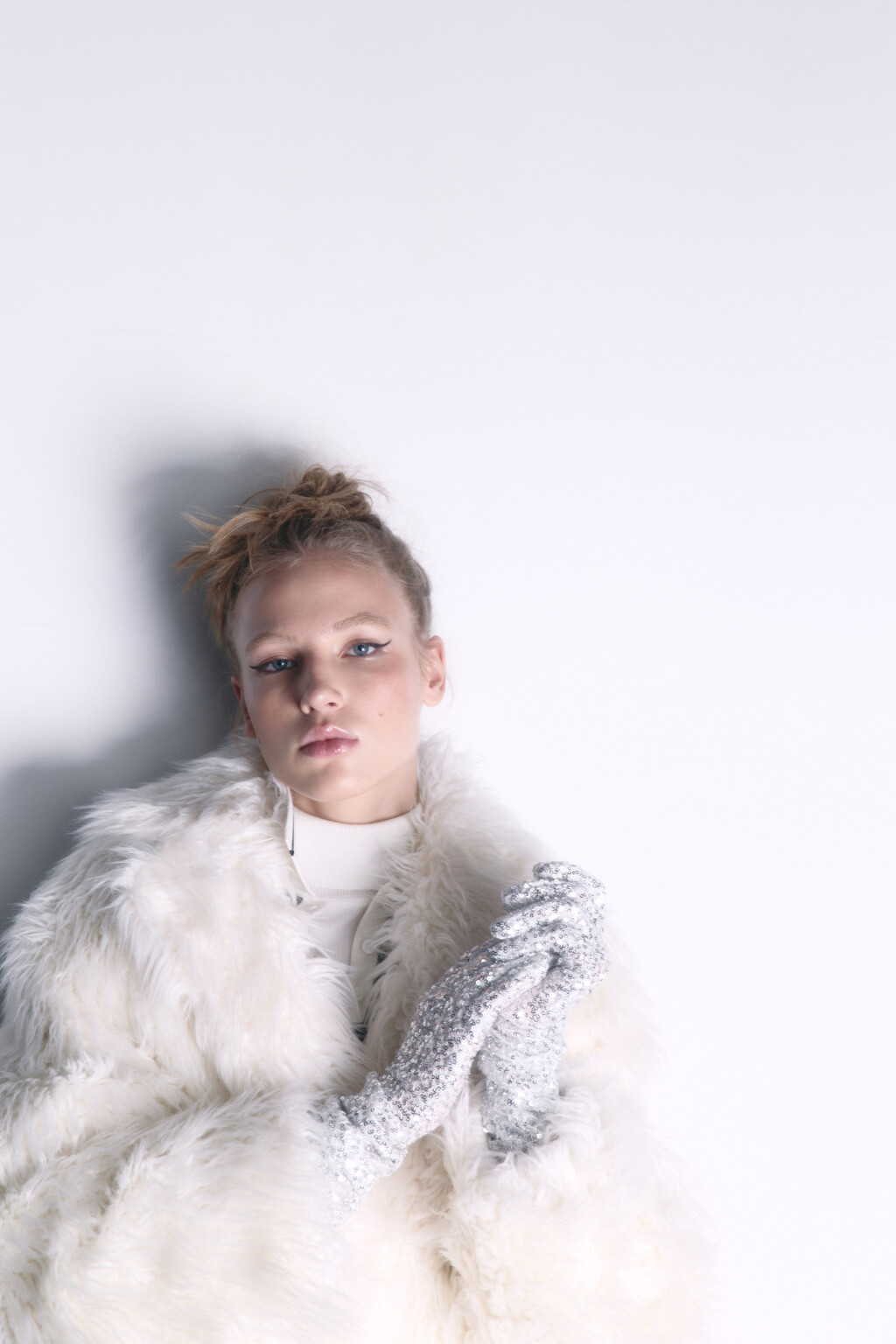 Перчатки длинные вечерние с пайетками - цвет серый - 4