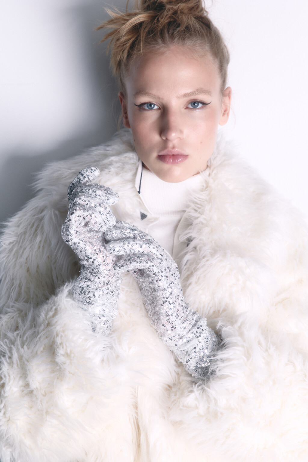 Перчатки длинные вечерние с пайетками - цвет серый - 5