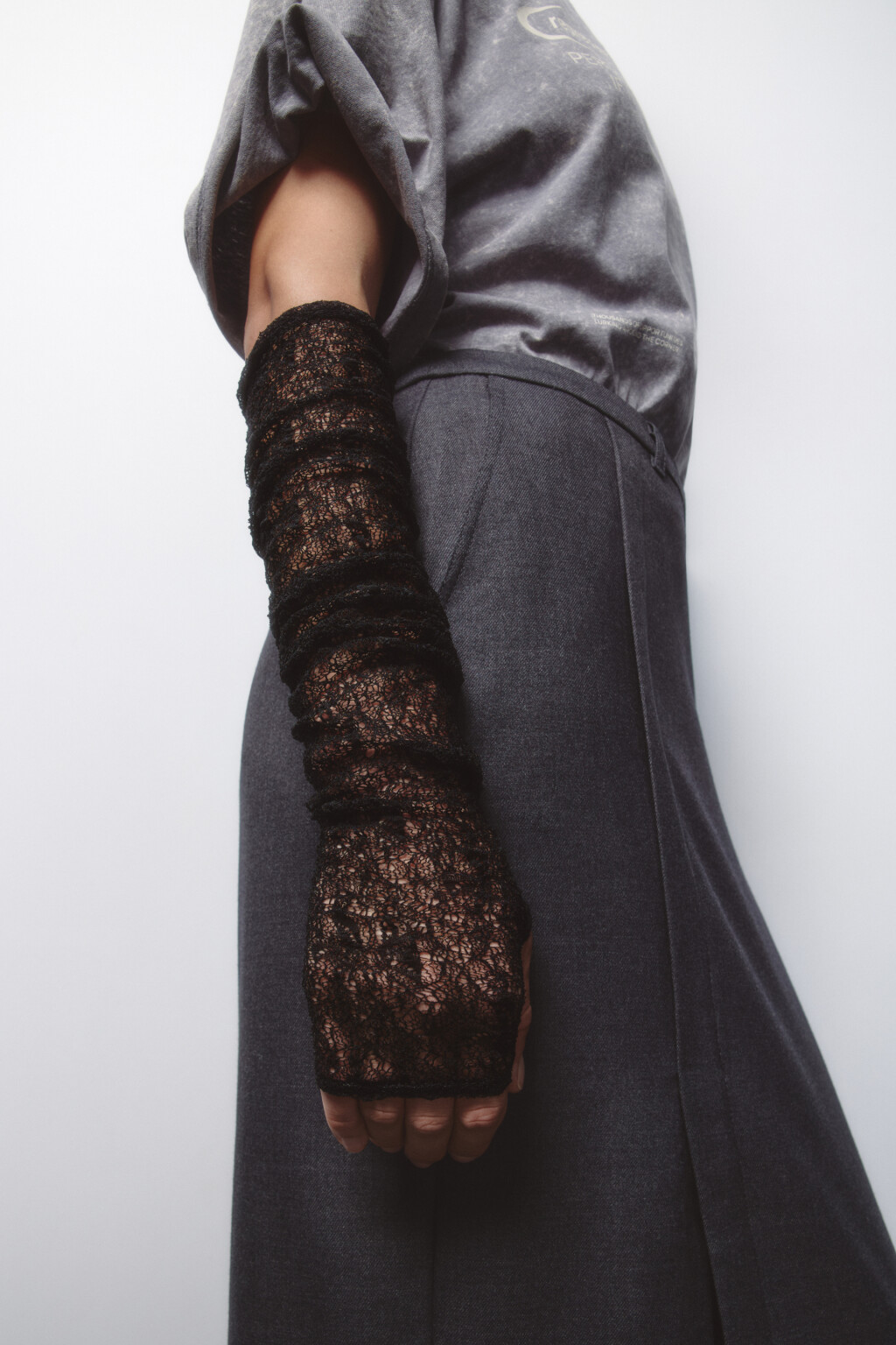 Митенки из эластичного кружева - цвет черный - 3