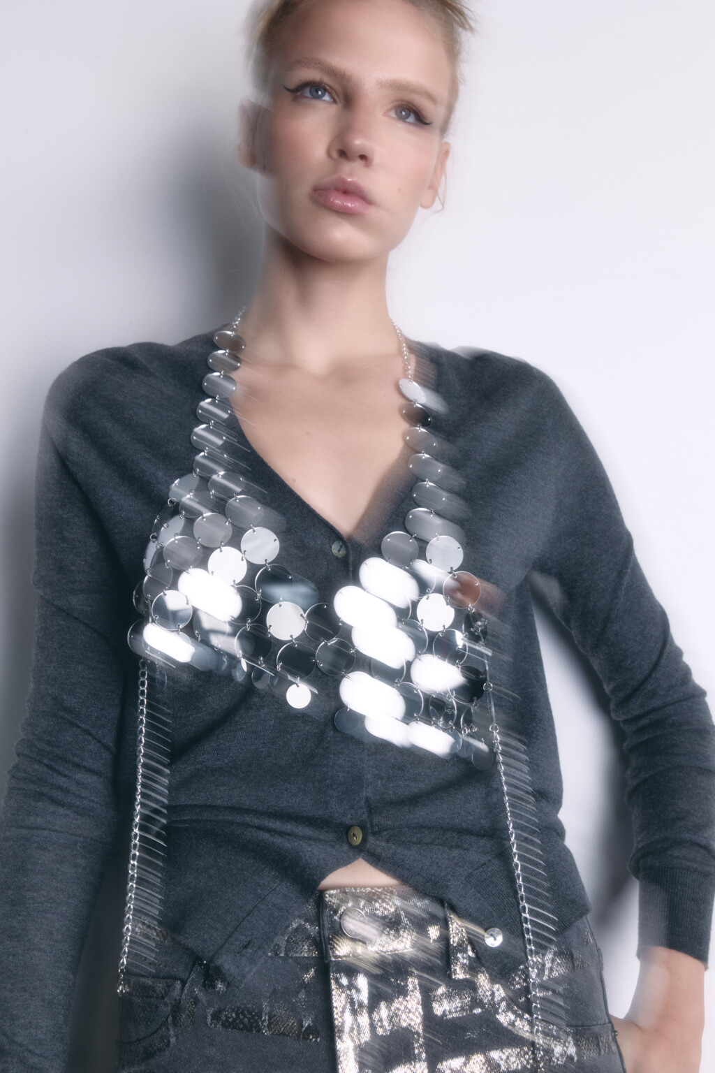 Цепочка на тело в виде бра - цвет серый - 1