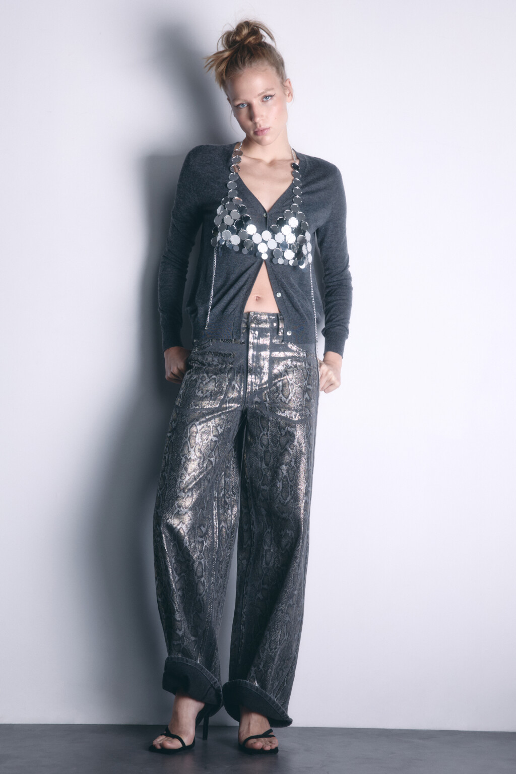 Цепочка на тело в виде бра - цвет серый - 2