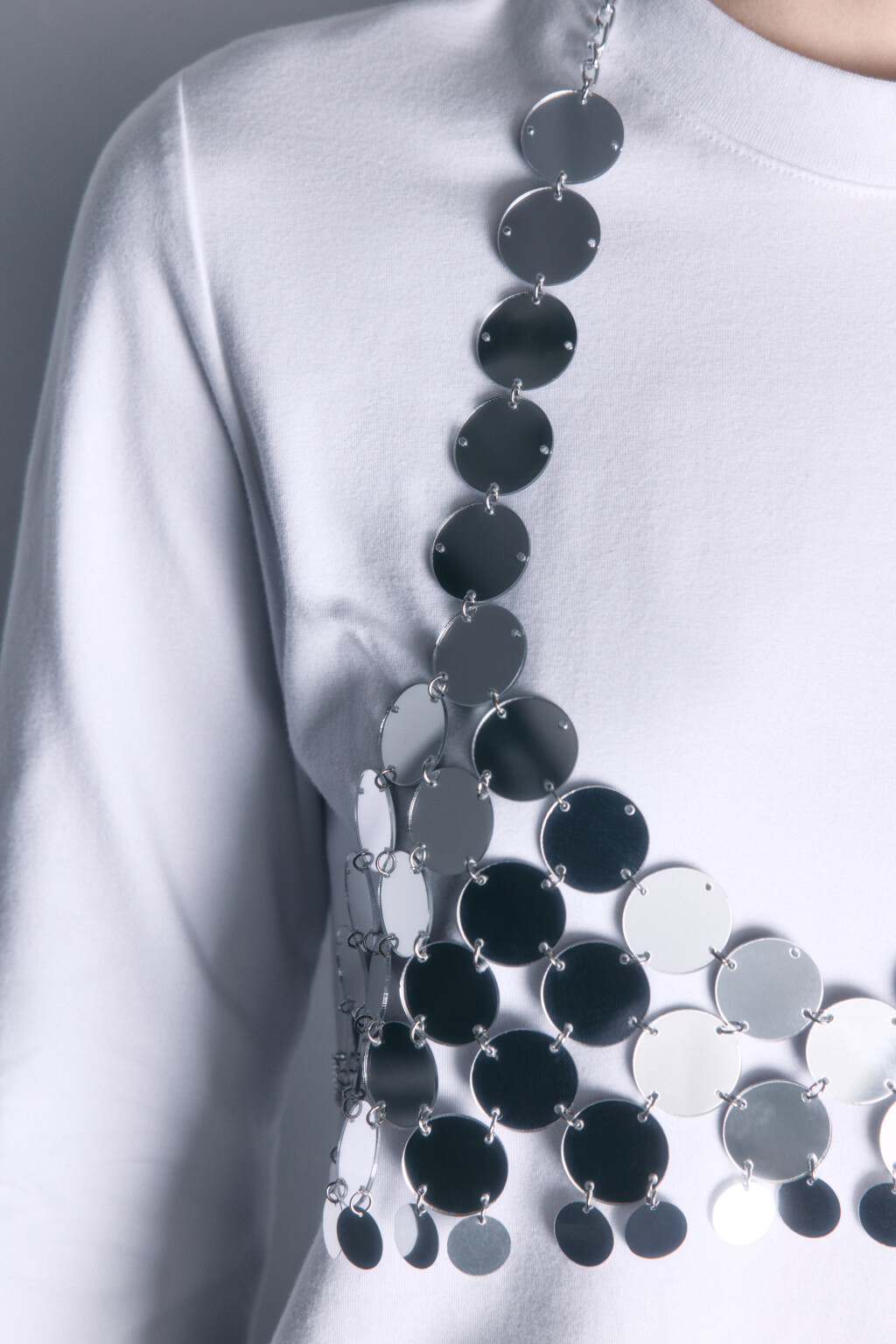 Цепочка на тело в виде бра - цвет серый - 4