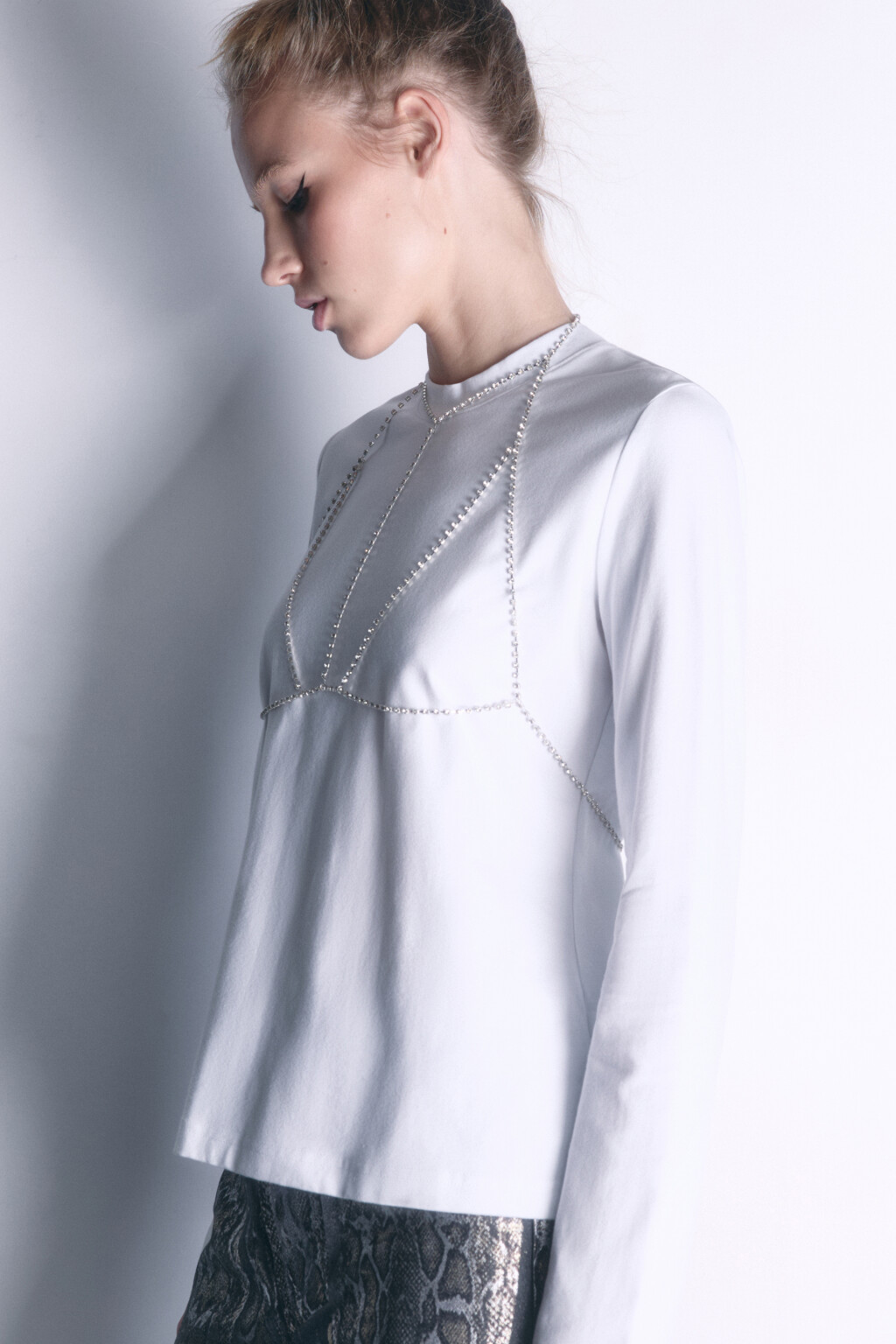 Цепочка-бодичейн серебристая со стразами - цвет серый - 2