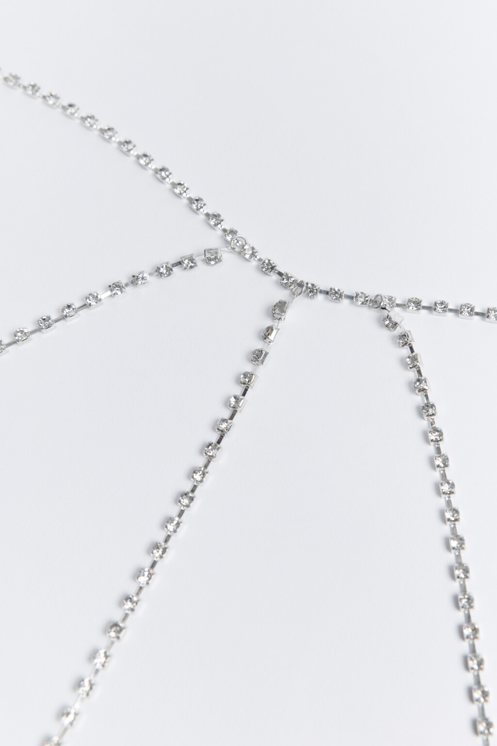 Цепочка-бодичейн серебристая со стразами - цвет серый - 4