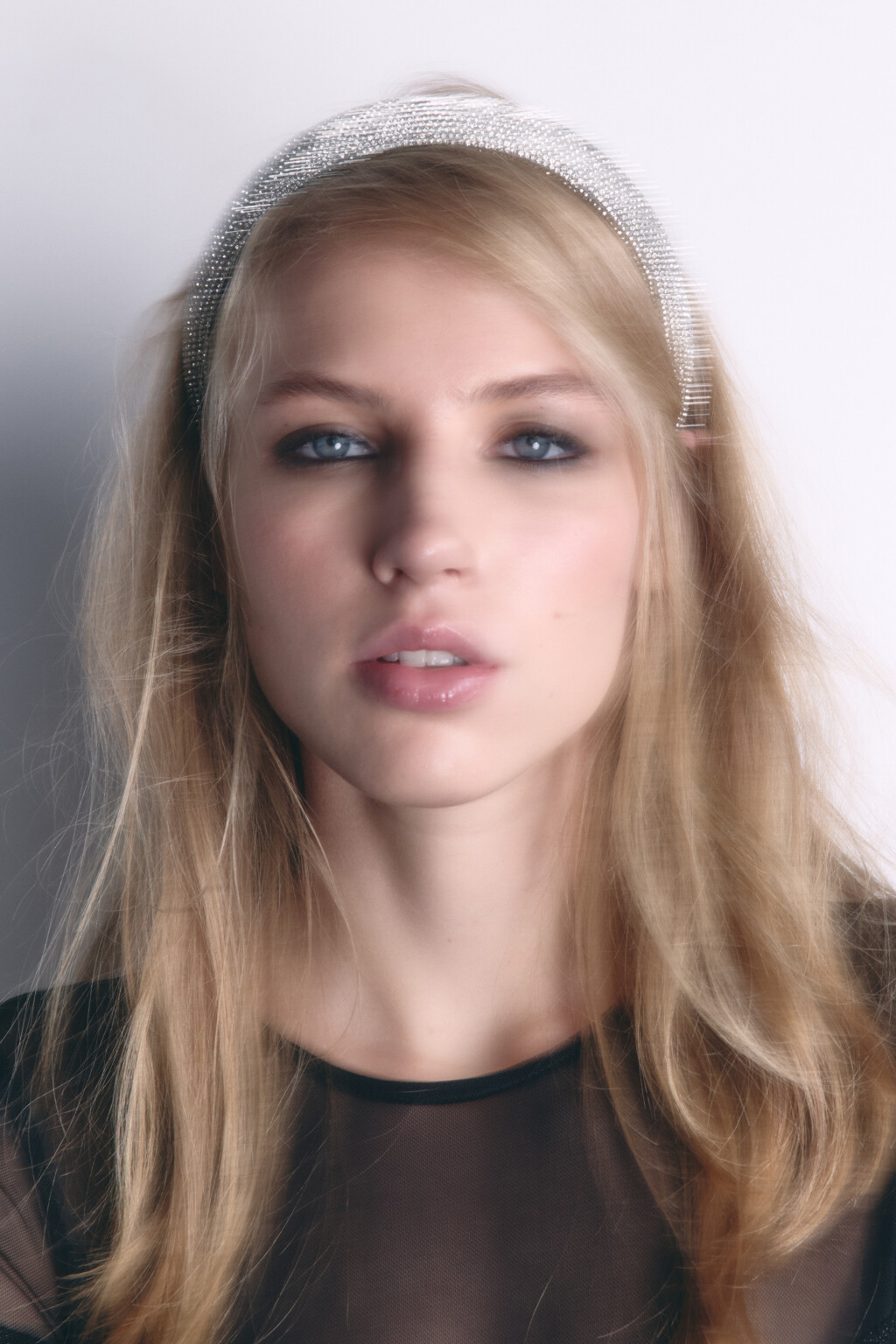 Ободок широкий со стразами - цвет серый - 3