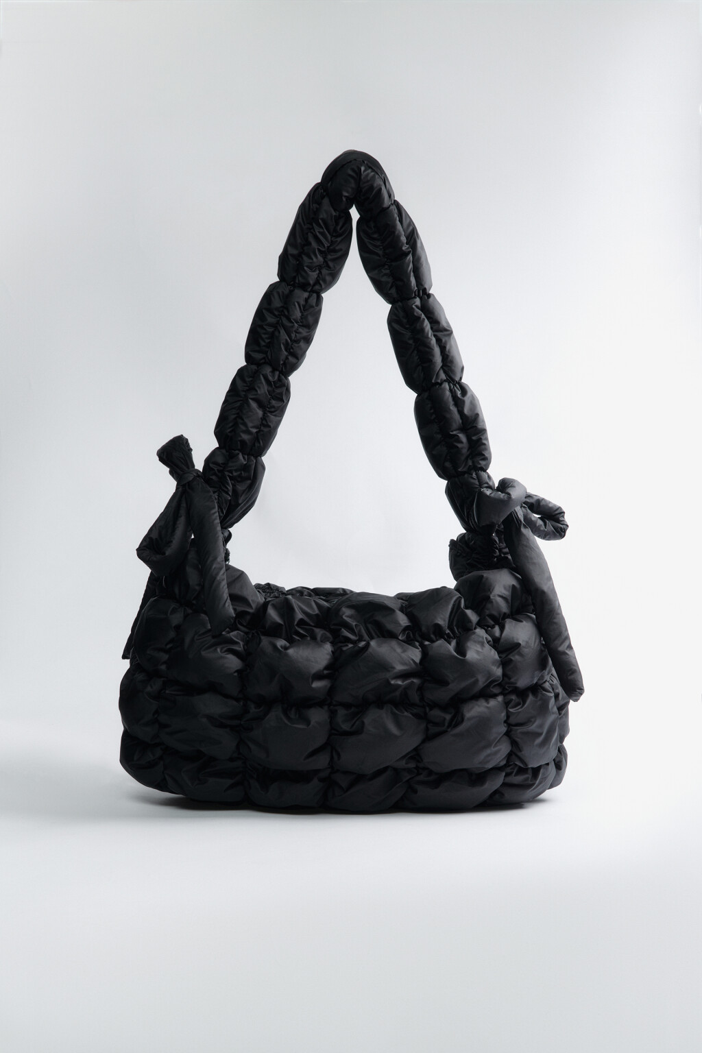 Сумка на плечо стеганая с бантами - цвет черный - 1