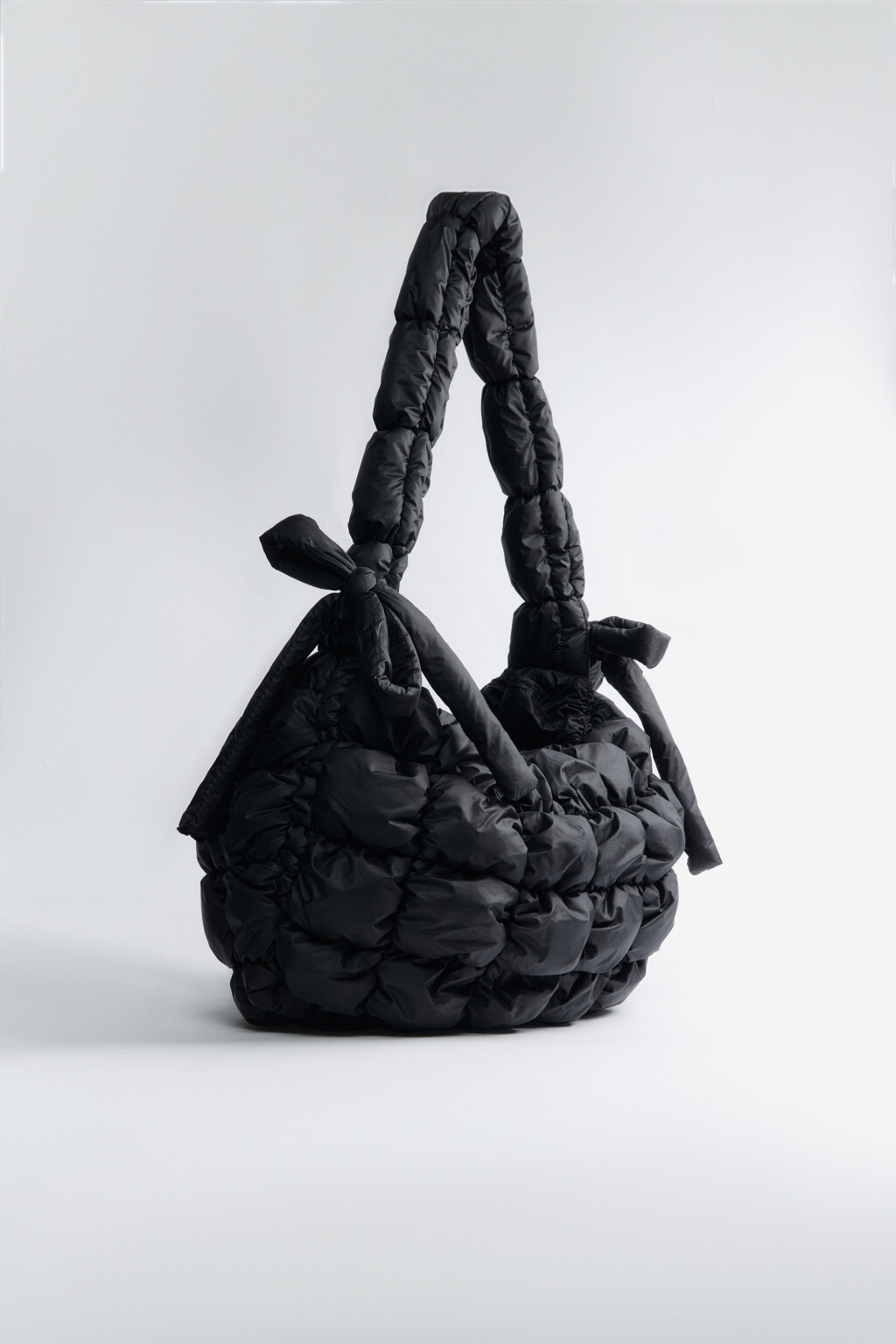 Сумка на плечо стеганая с бантами - цвет черный - 2