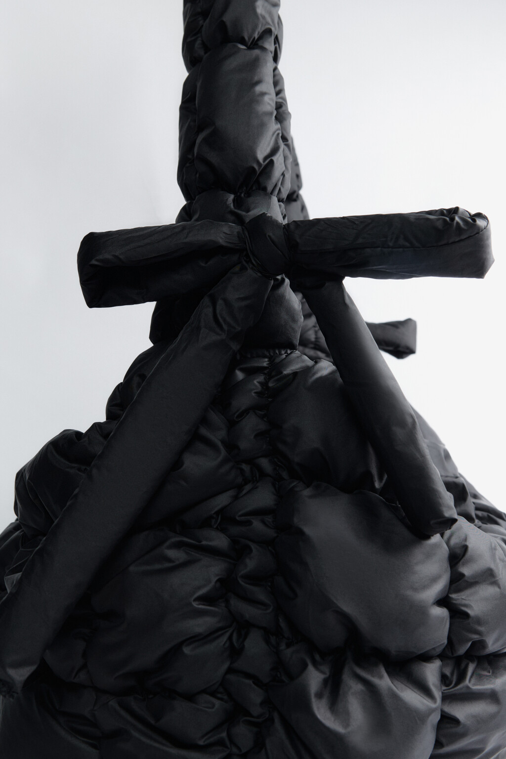 Сумка на плечо стеганая с бантами - цвет черный - 4