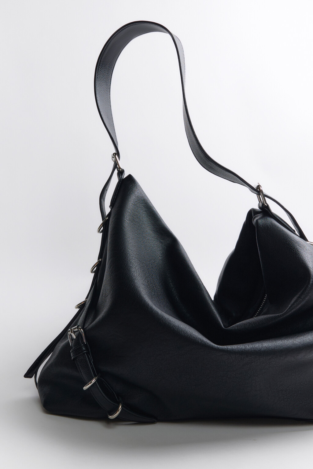 Сумка-тоут с декоративными ремешками - цвет черный - 1