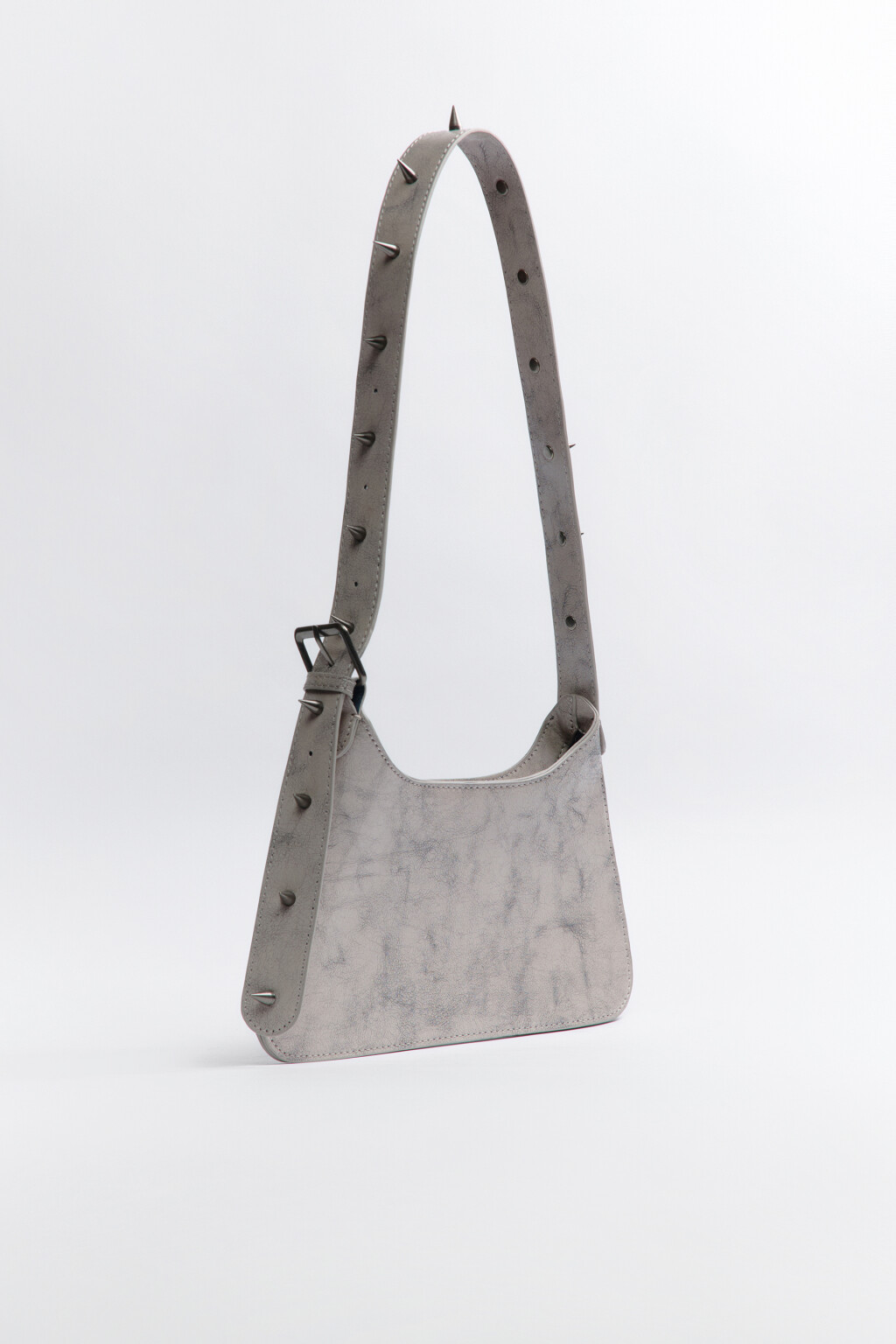 Сумка на плечо с шипами на ремешке - цвет серый - 2
