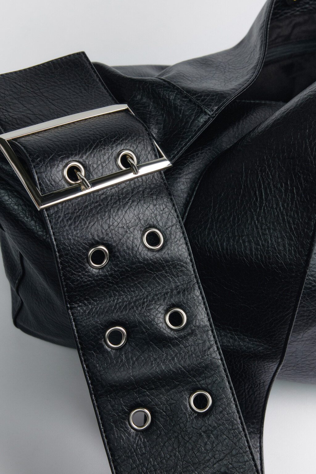 Сумка-тоут с широким ремнем на плечо - цвет черный - 6