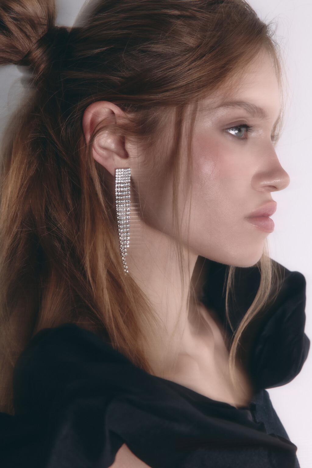 Серьги длинные серебристые из страз - цвет серый - 1