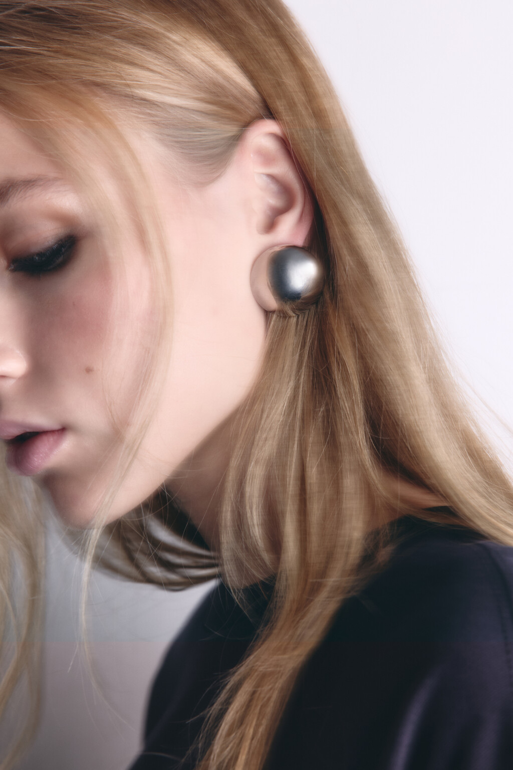 Серьги-гвоздики гладкие серебристые - цвет серый - 1