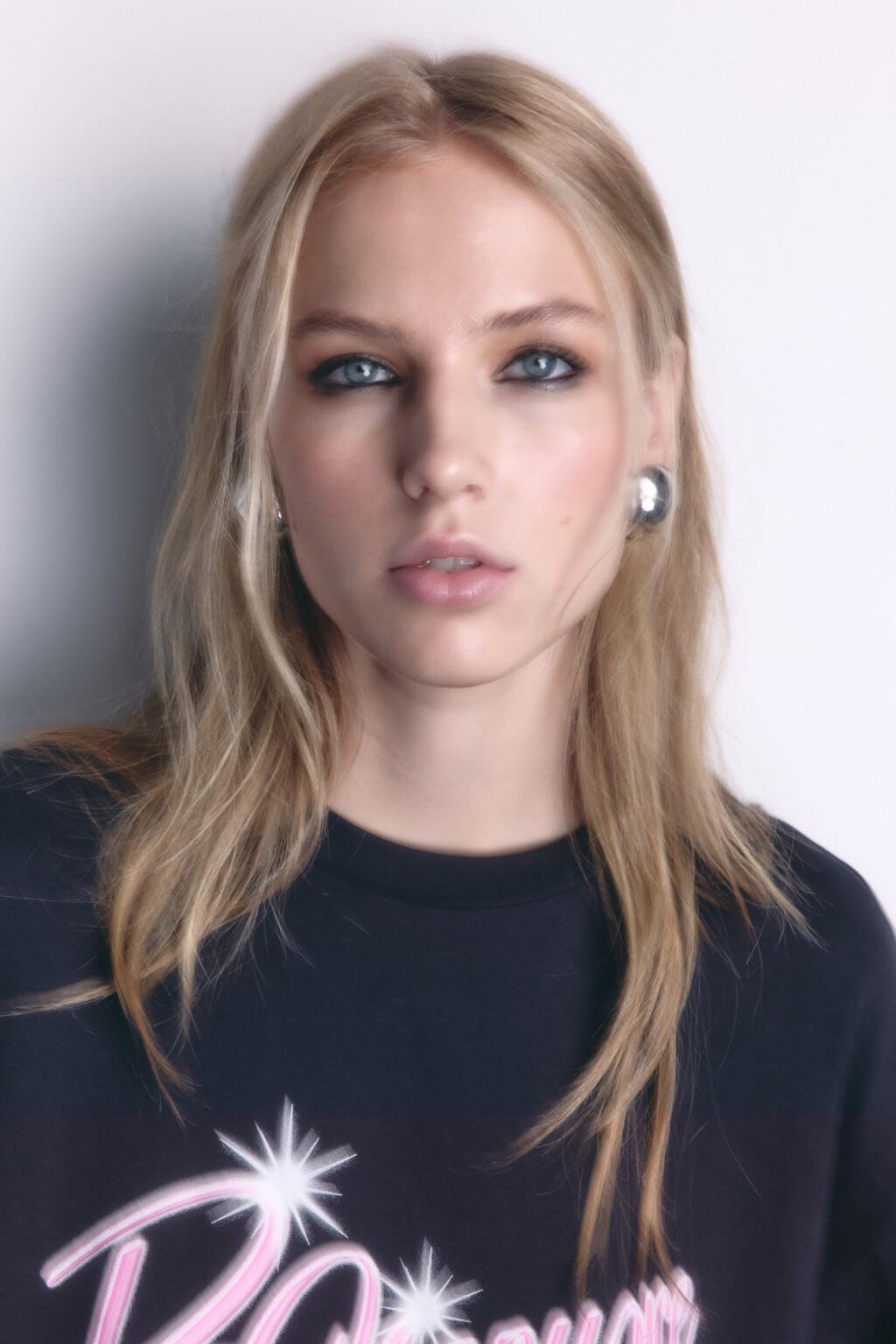 Серьги-гвоздики гладкие серебристые - цвет серый - 4