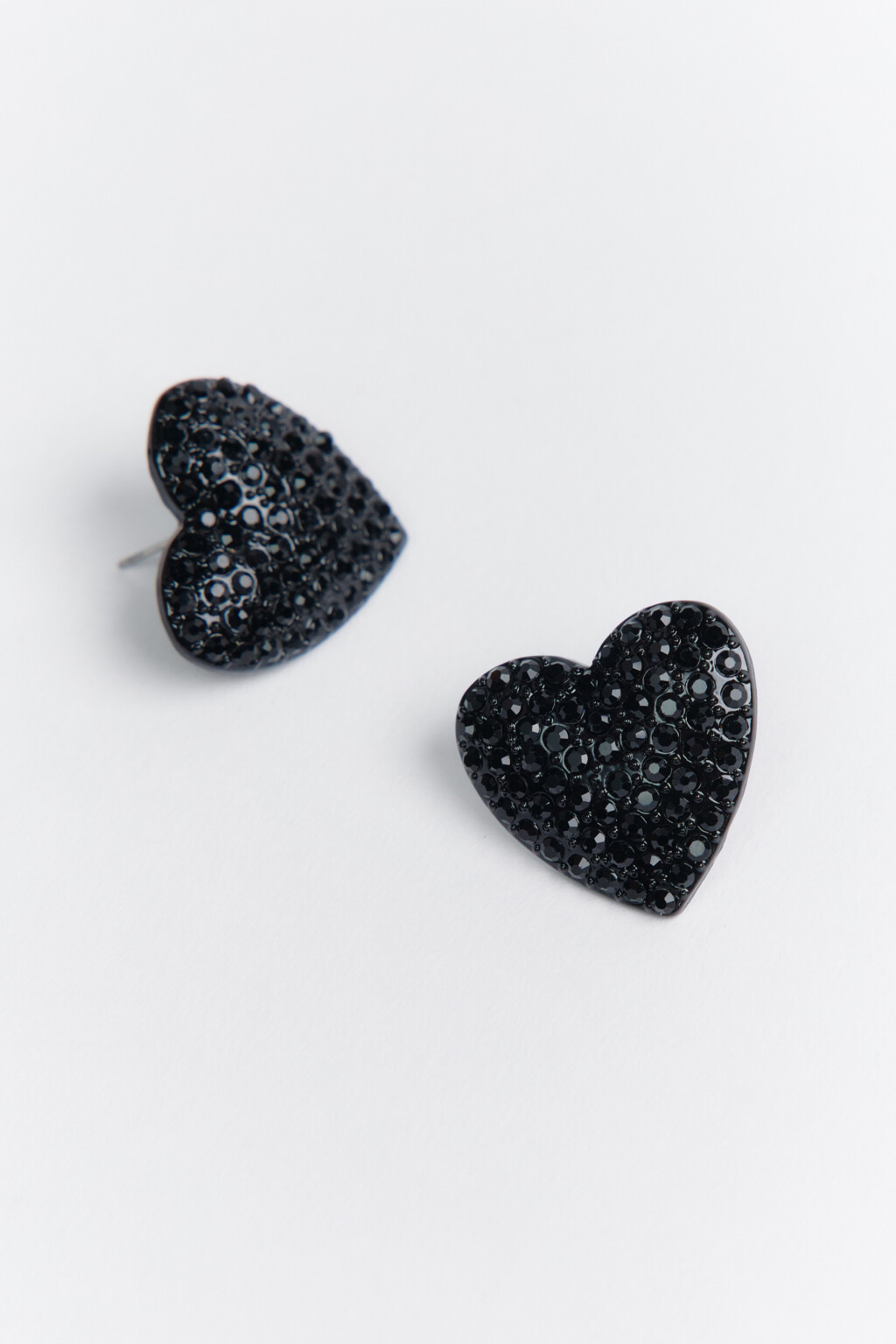 Серьги-сердца со стразами - цвет черный - 1