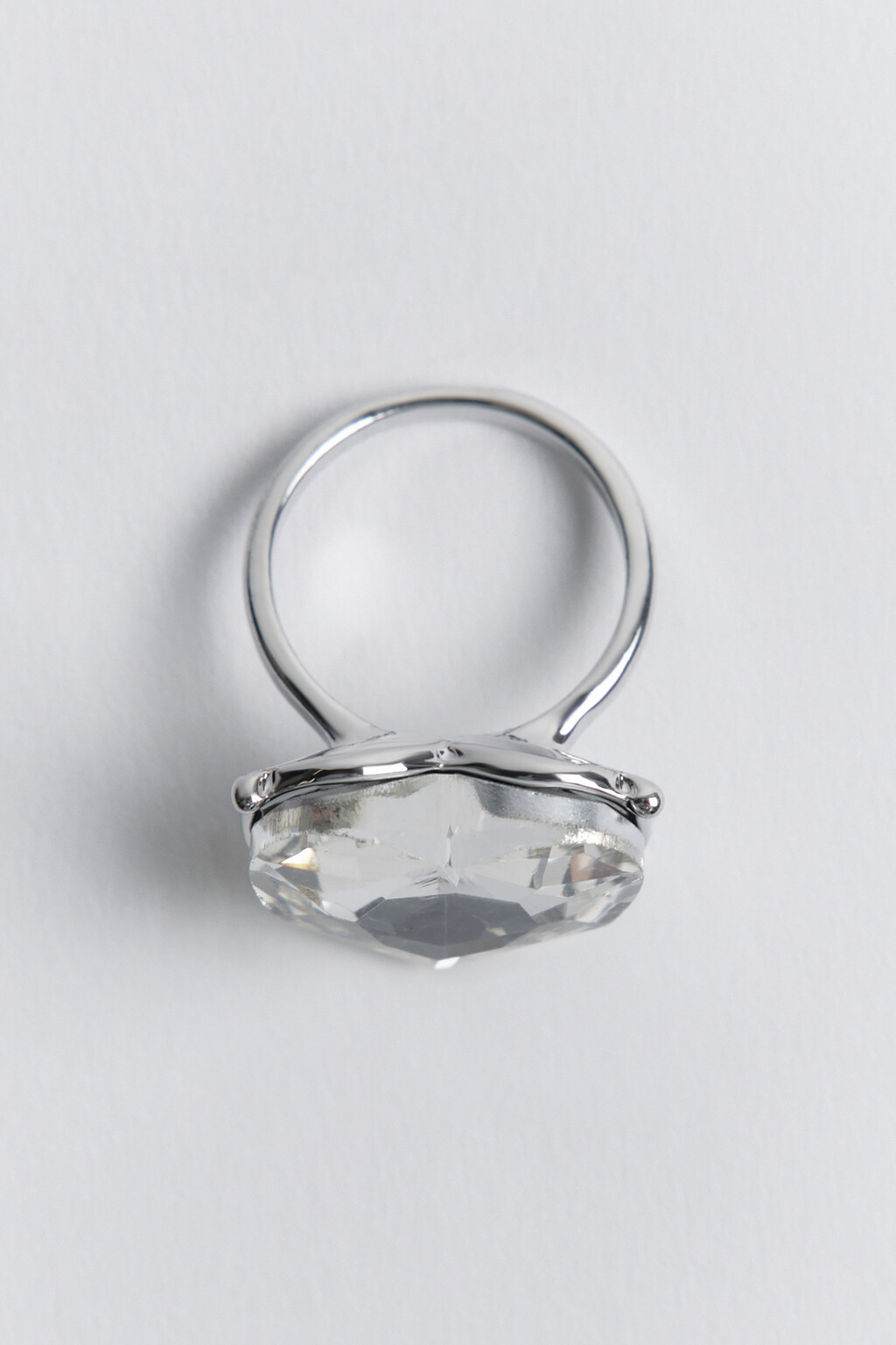Кольцо серебристое с кристаллом-сердцем - цвет серый - 2