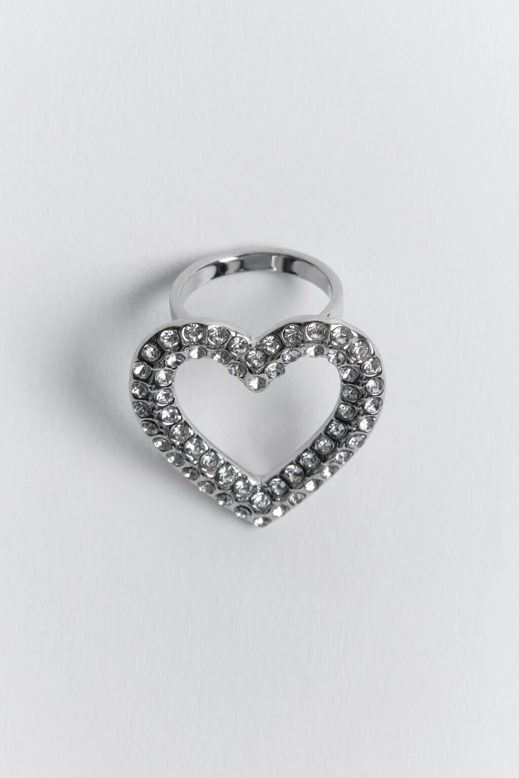 Кольцо серебристое с сердечком и стразами - цвет серый - 1