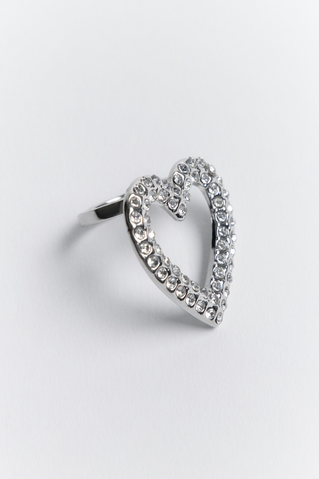 Кольцо серебристое с сердечком и стразами - цвет серый - 2