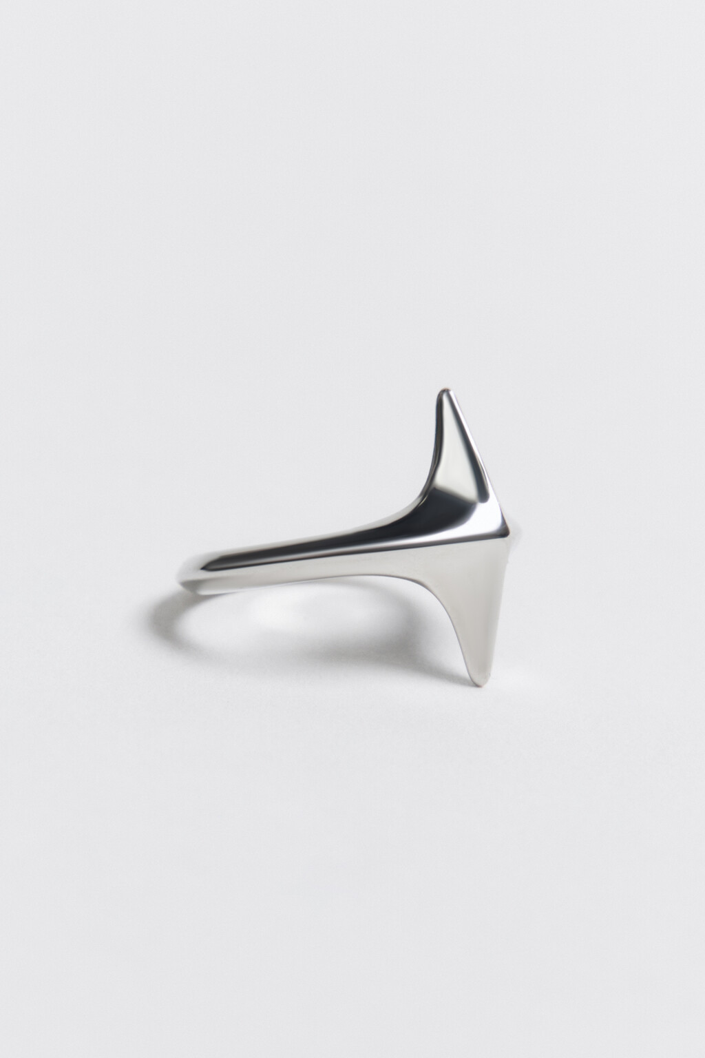 Кольцо из гладкого серебристого металла - цвет серый - 2