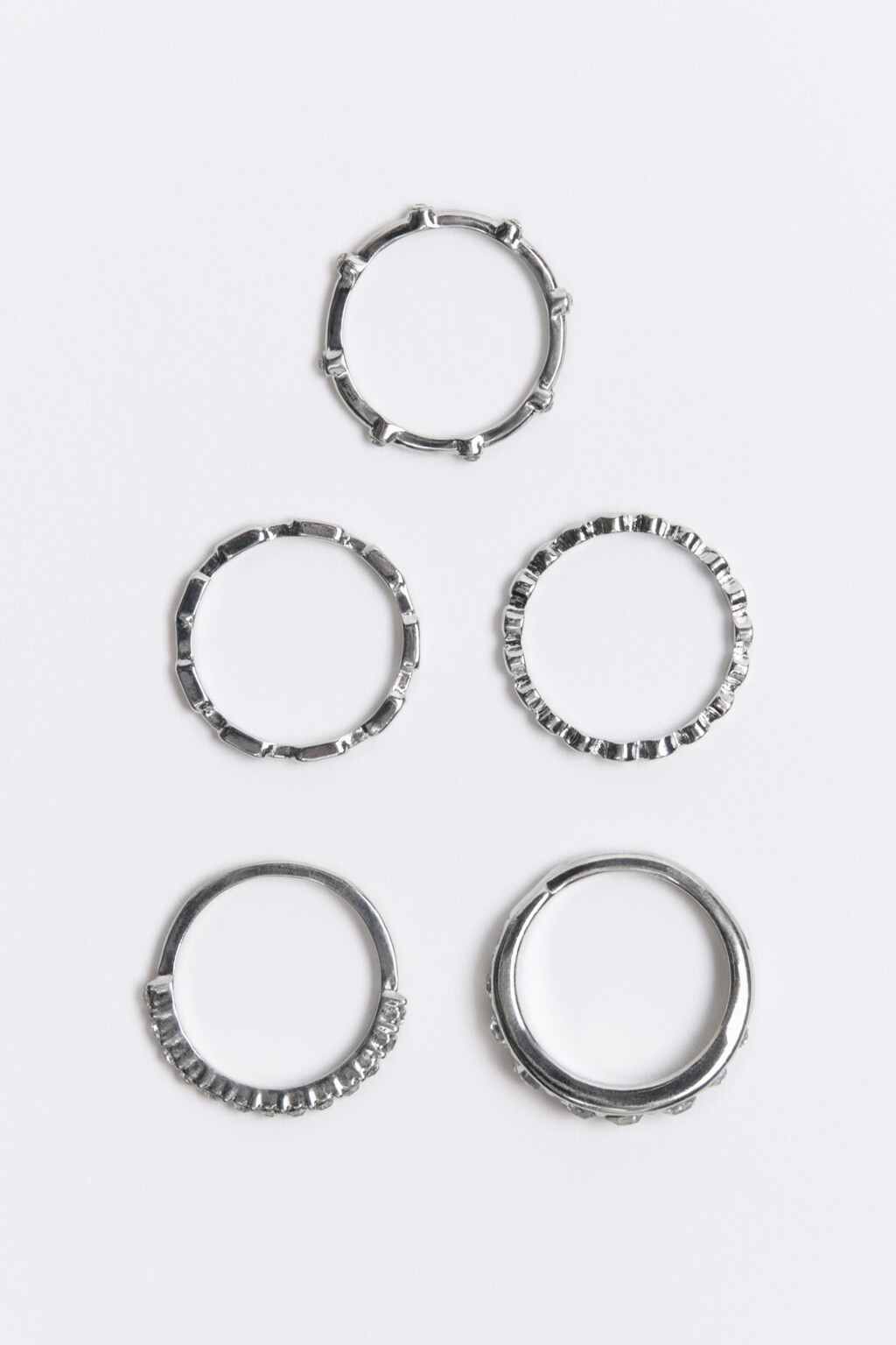 Набор колец серебристых со стразами (5 штук) - цвет серый - 2